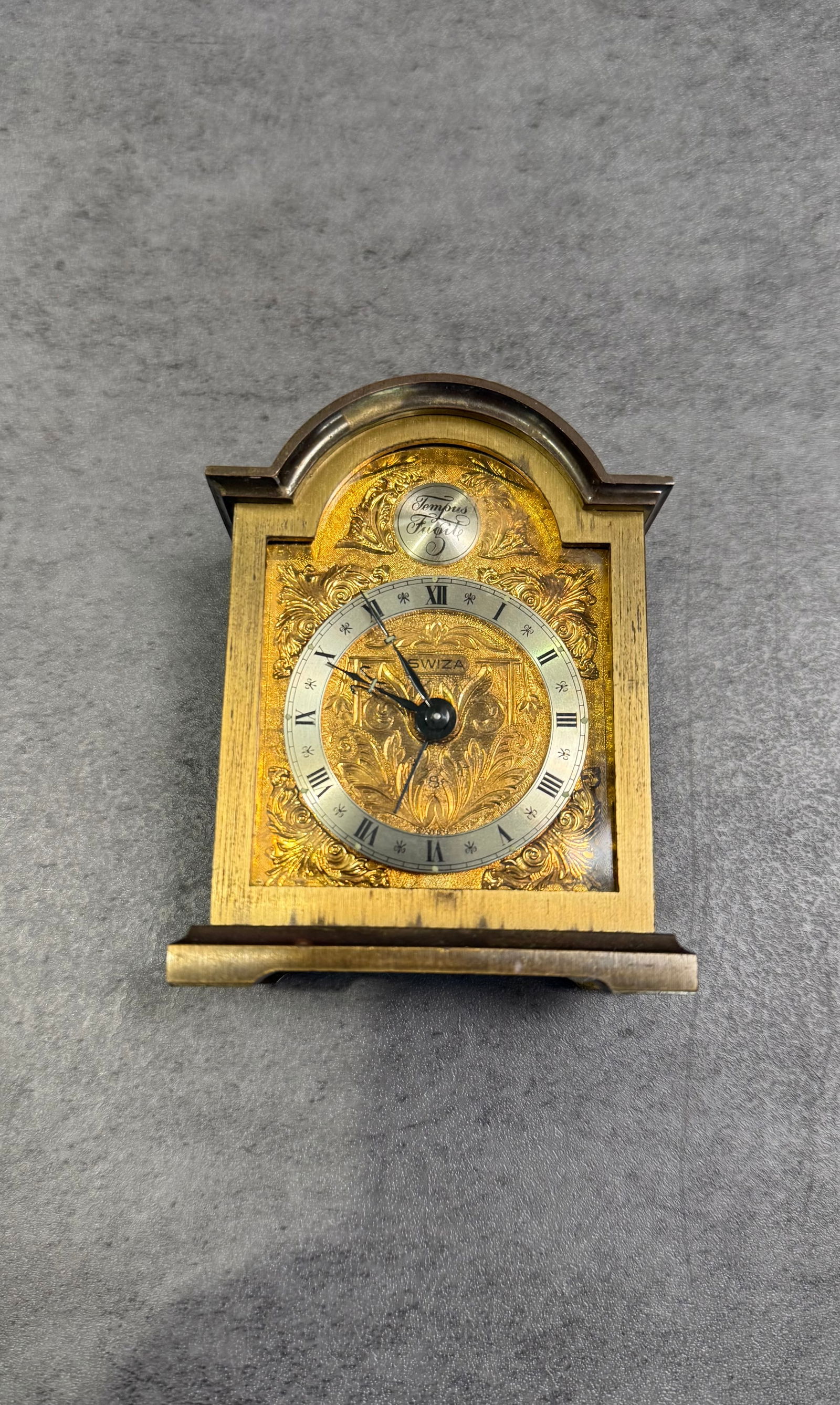 Swiza Swiss Style Brass Desk Clock – Elegant Ornate Decorative Timepiece - 2