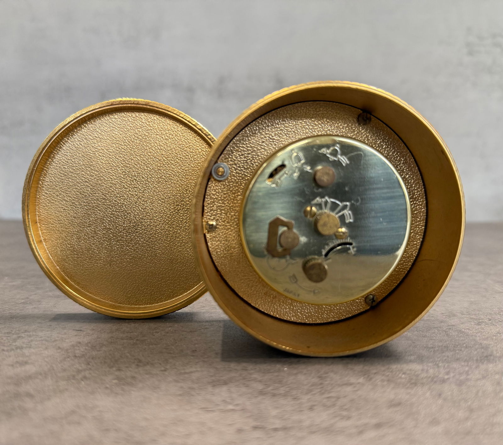 United States Liberty Coin Style Desk Clock – Gold Tone Novelty Timepiece - 2