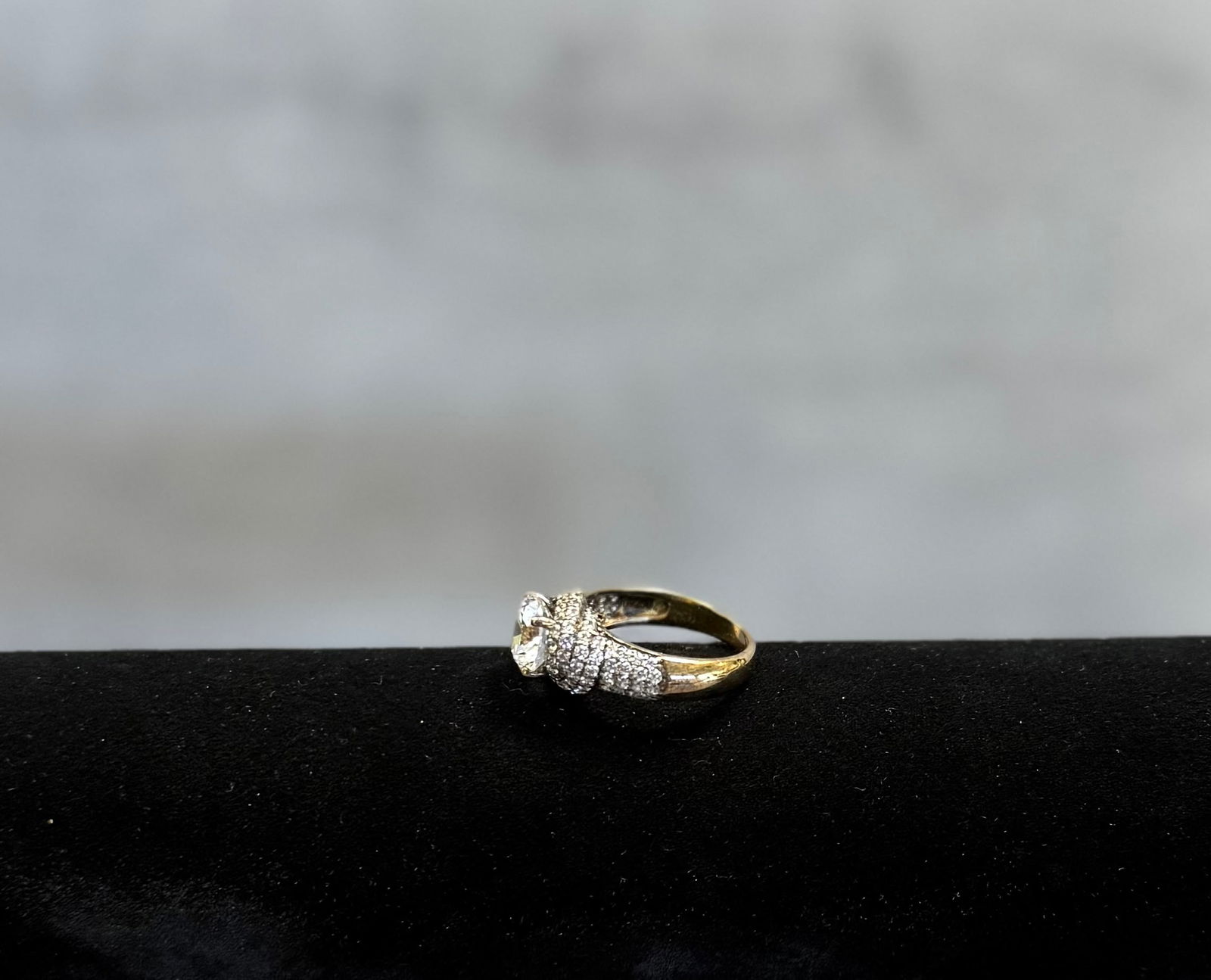 Vintage Sterling Silver Ring with Large Clear Stone – Halo Style Statement Jewelry - 2