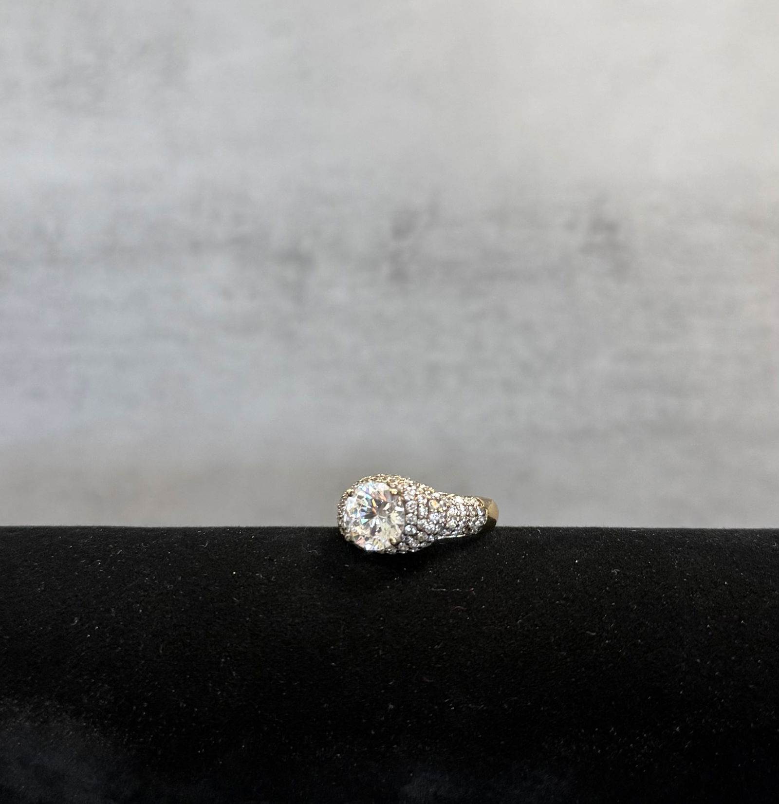 Vintage Sterling Silver Ring with Large Clear Stone – Halo Style Statement Jewelry - 3