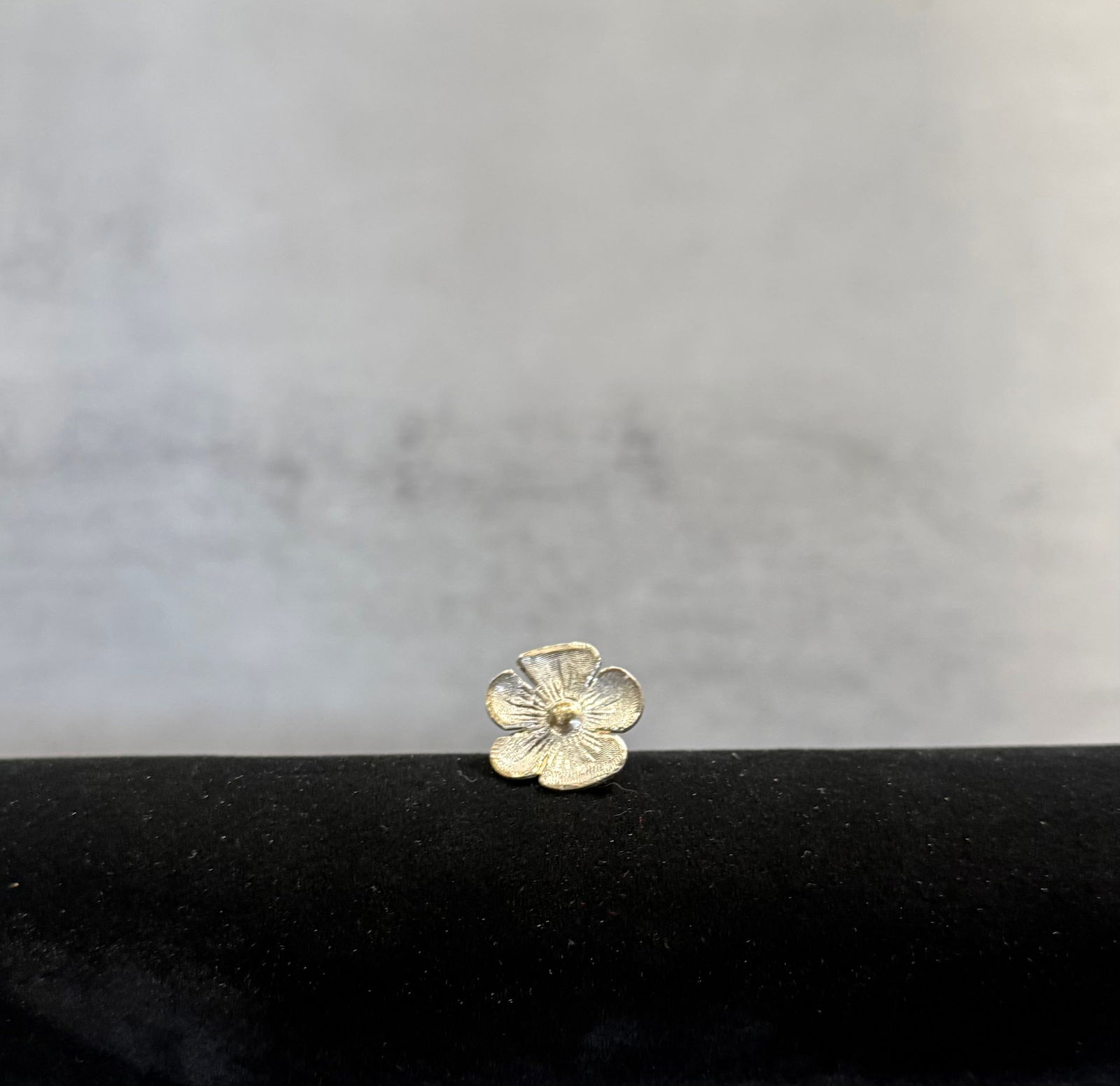 Vintage Sterling Silver Floral Screw Back Earrings – Classic Blossom Design