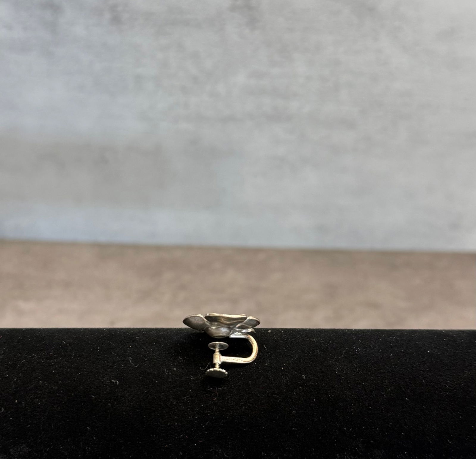 Vintage Sterling Silver Floral Screw Back Earrings – Classic Blossom Design - 2