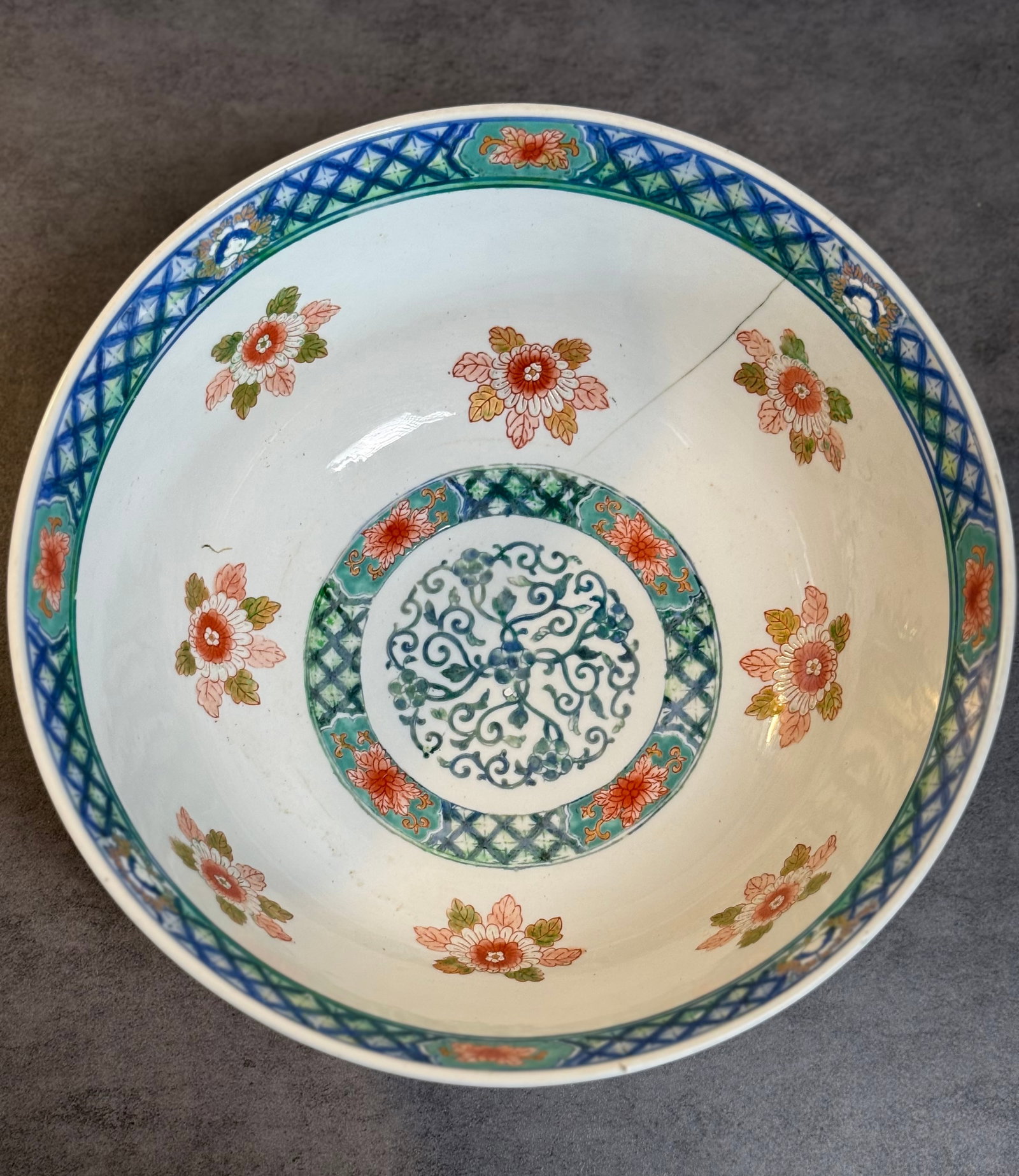 JAPANESE HAND-PAINTED PORCELAIN IMARI STYLE PUNCH BOWL - 2