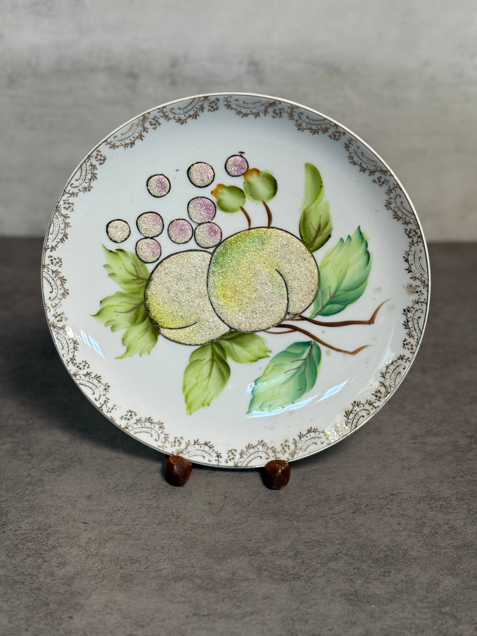 ECLECTIC GROUP OF TEN DECORATIVE SOUVENIR PORCELAIN PLATES - 4