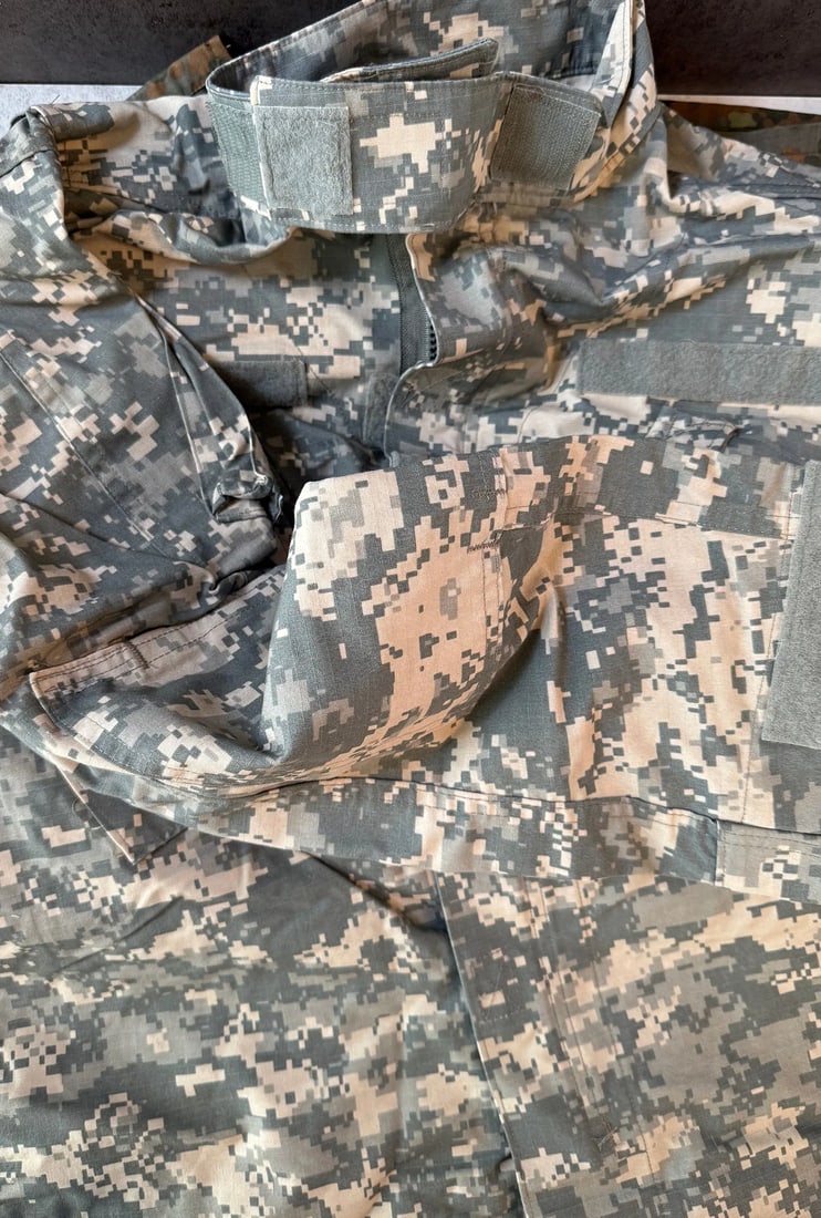 Military Style Clothing & Gear Lot 10+ Pcs Camouflage Pants Jackets Backpack Mixed - 5