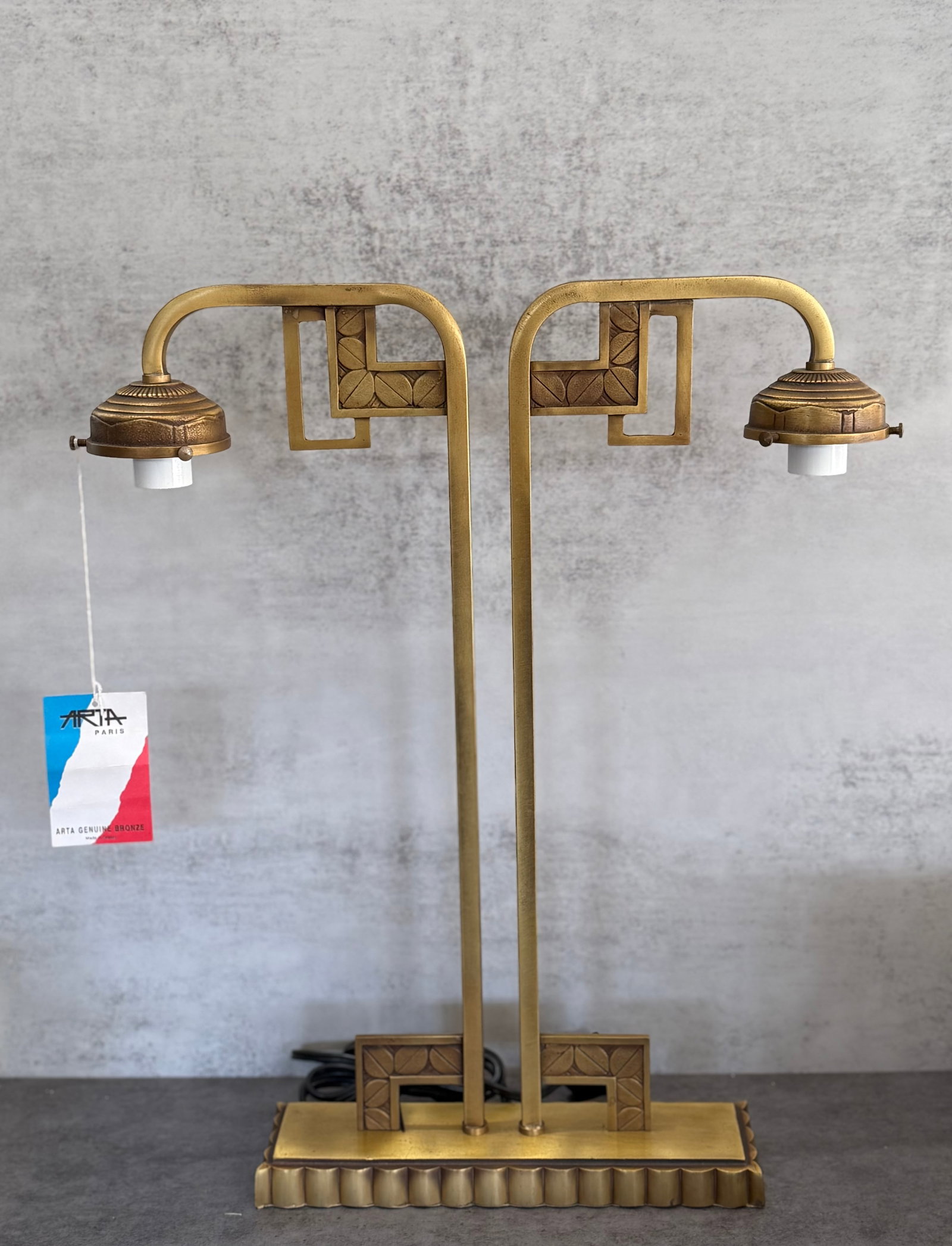 French Art Deco Bronze Double Table Lamp By Arta Paris: An elegant French Art Deco twin-light table lamp by Arta Paris, executed in genuine bronze with strong geometric and architectural styling throughout. The design features symmetrical stepped forms