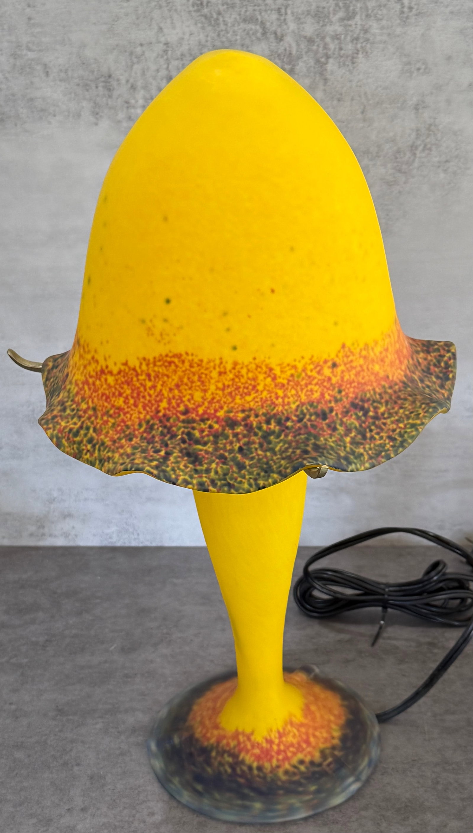 Pair of French Art Deco Mottled Glass Lamps in Tango Taste - 3