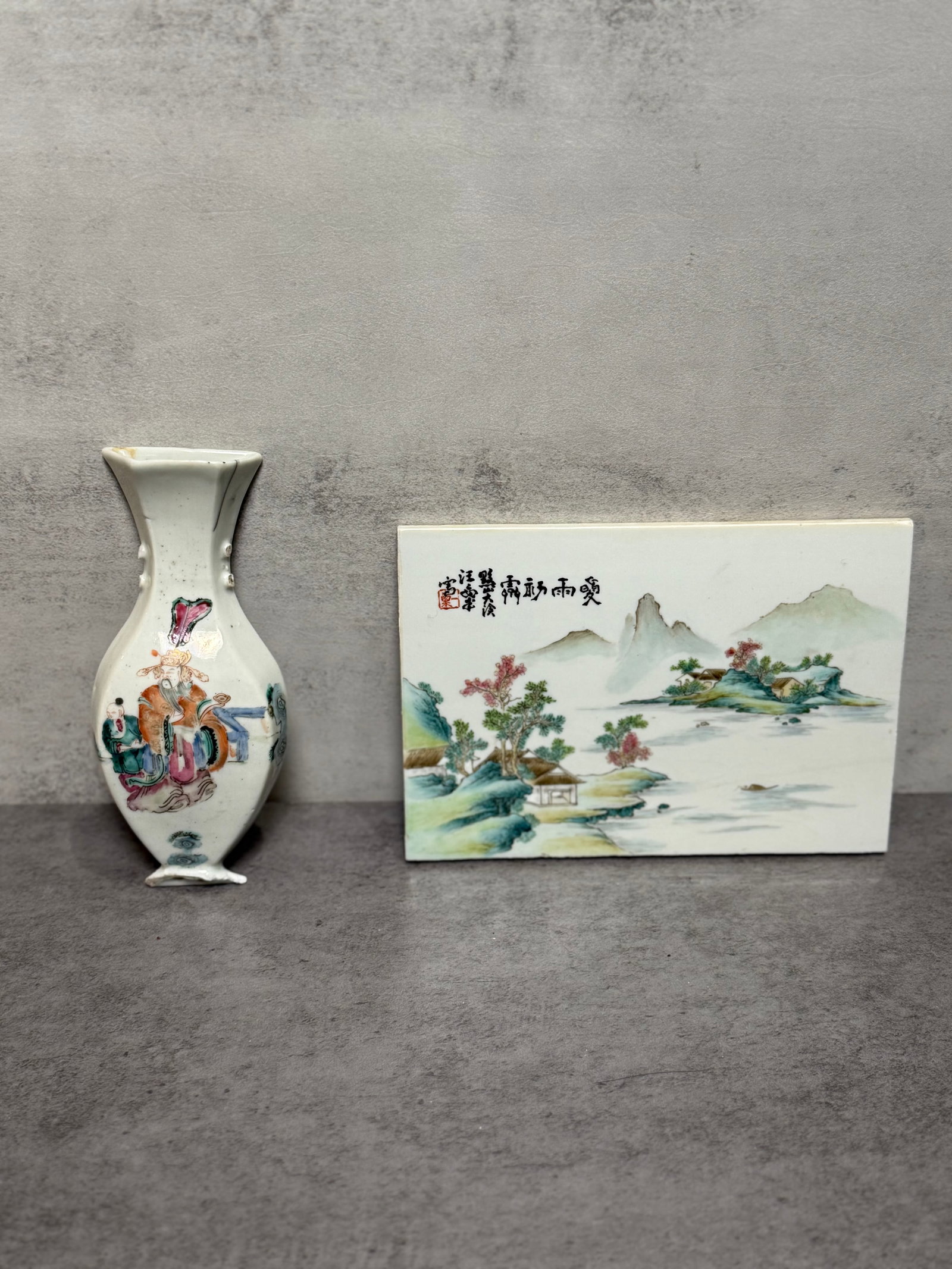 CHINESE PORCELAIN WALL PLAQUES & HANGING VASE (1 of 3)