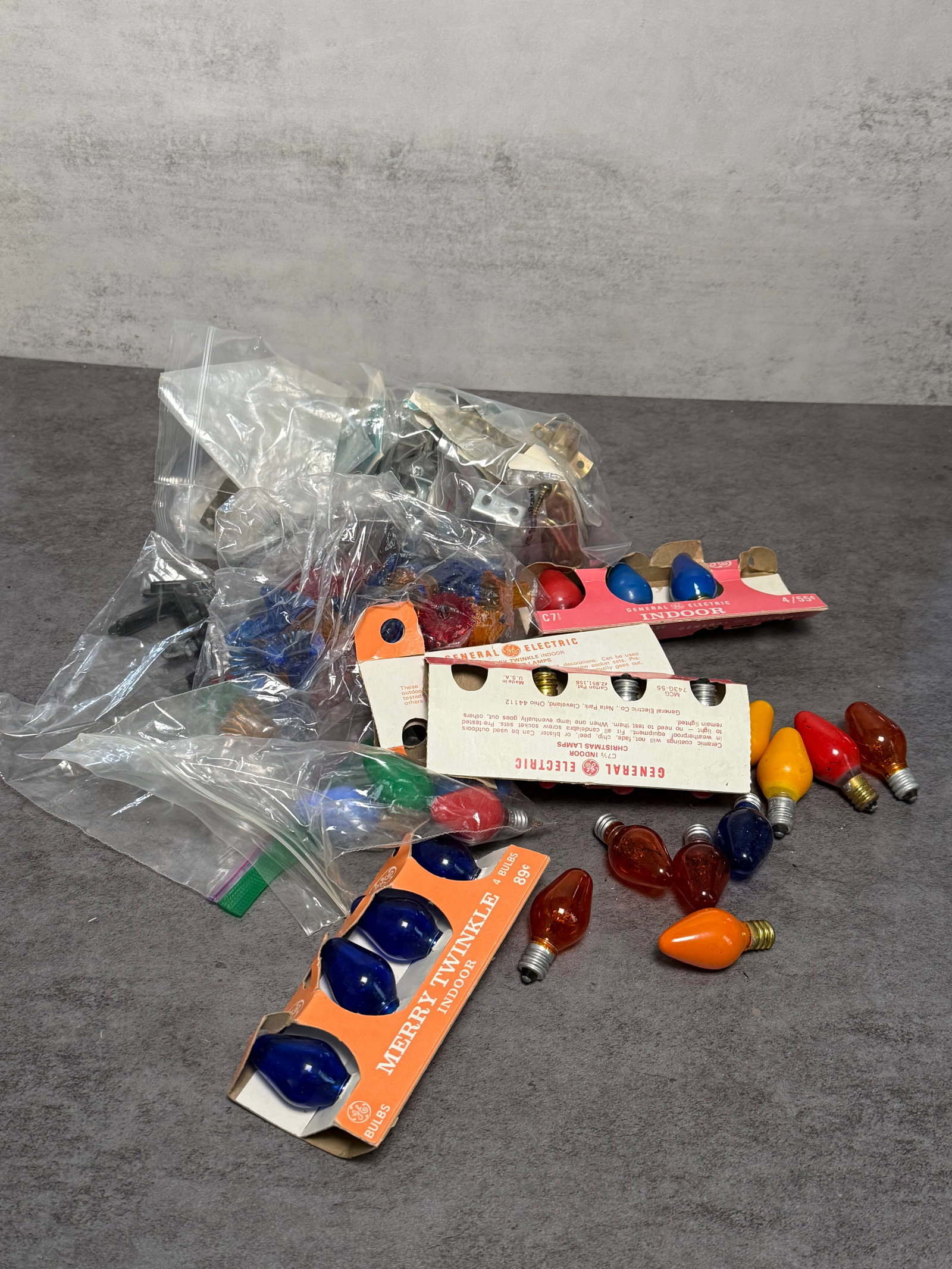 LARGE GROUP OF CHRISTMAS LIGHTS, ORNAMENTS & MUSIC BOXES - 4