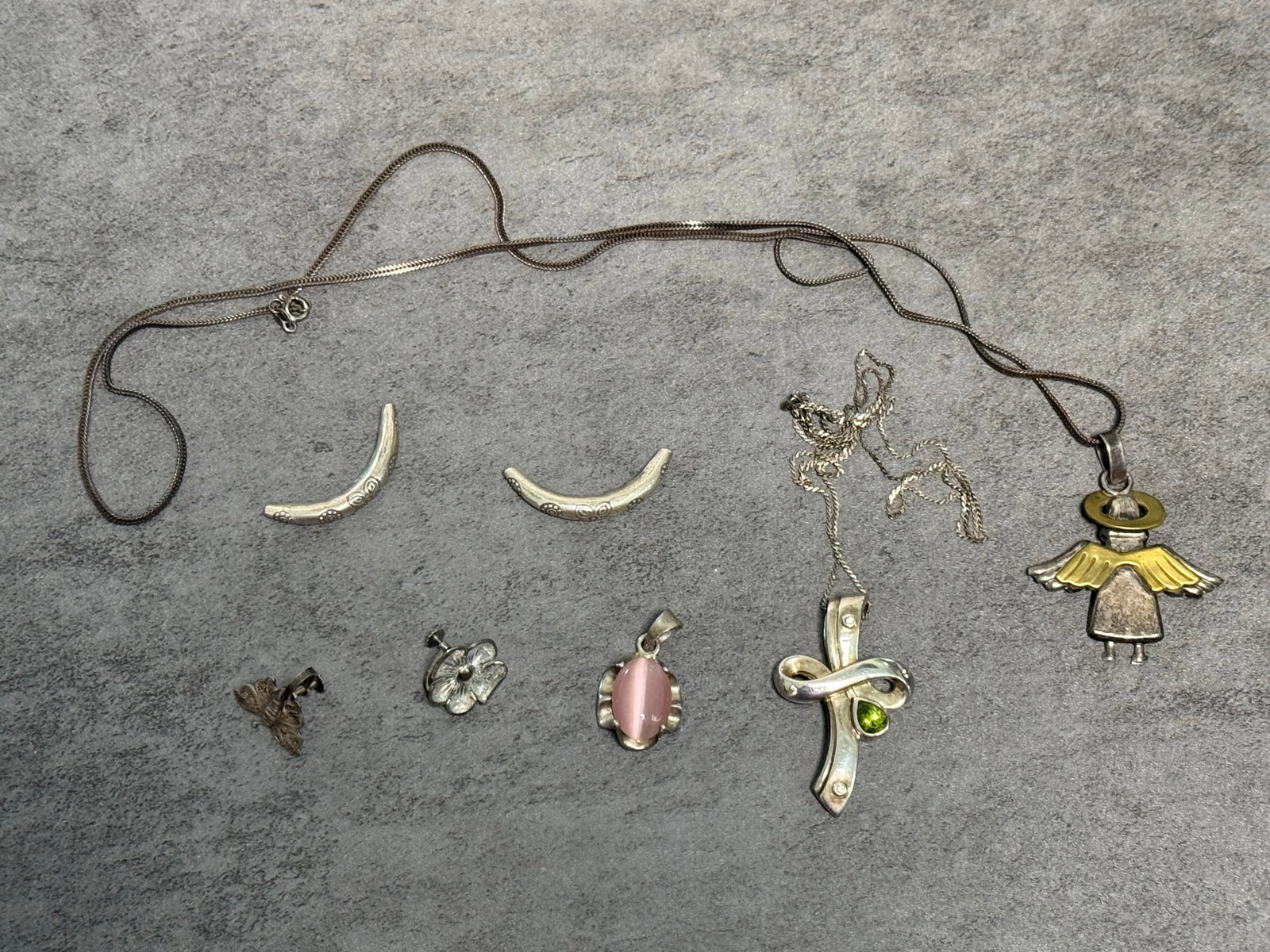 GROUP OF POSSIBLY STERLING SILVER JEWELRY ITEMS (1 of 2)