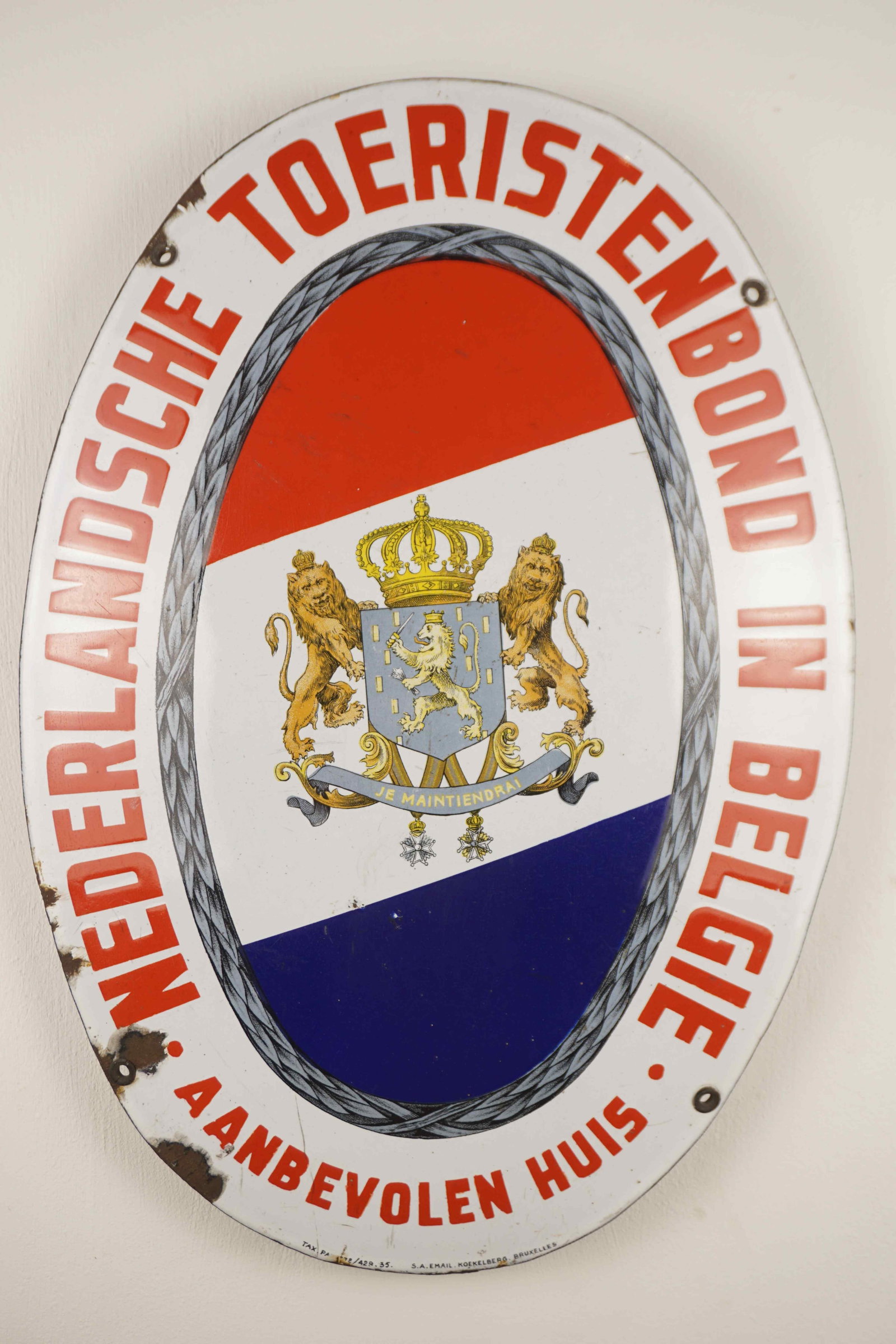 Convex Enamel Sign: Convex Enamel Sign Brand: Nederlandse toeristenbond in België Tax: TAKS. PAY. 172/429/35 Enamel Factory: S.A. EMAIL. KOEKELBERG. BRUXELLES Dimensions: H45x32