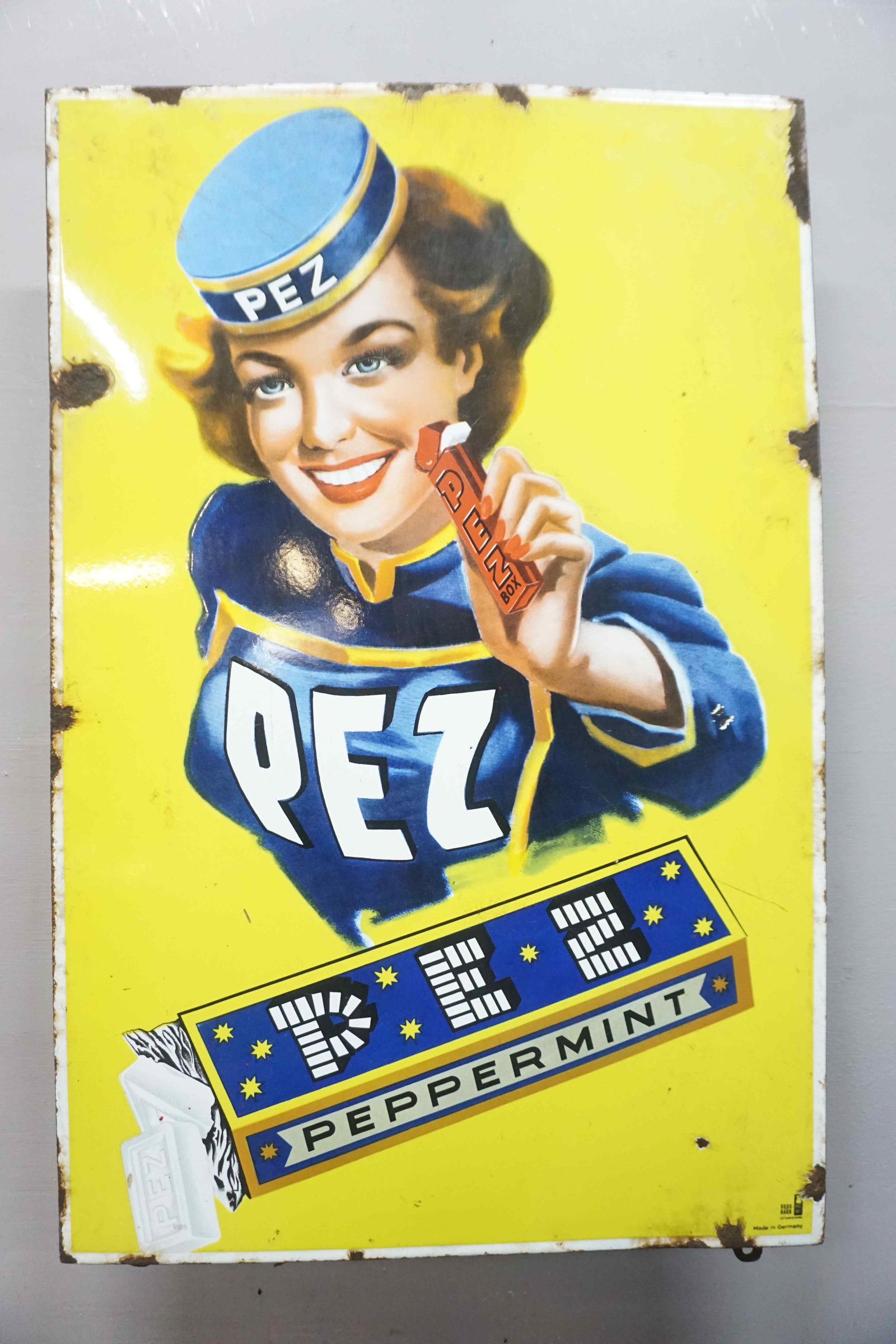 Enamel Sign: Enamel Sign Brand: Pez Peppermint Tax: - Enamel Factory: Made in Germany Dimensions: H73x48
