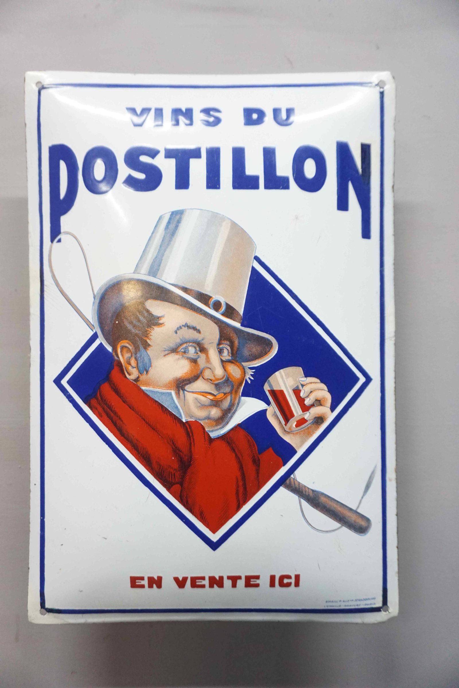 Convex Enamel Sign: Convex Enamel Sign Brand: Vins du Postillon Tax: - Enamel Factory: L EMAILLO - GRAVURE - PARIS EMAILLIE ALSNE STRASBOURG Dimensions: H49x33