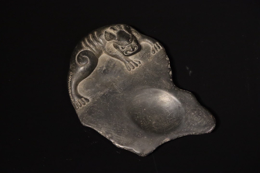 Qing Dynasty bluestone inkstone (1 of 7)