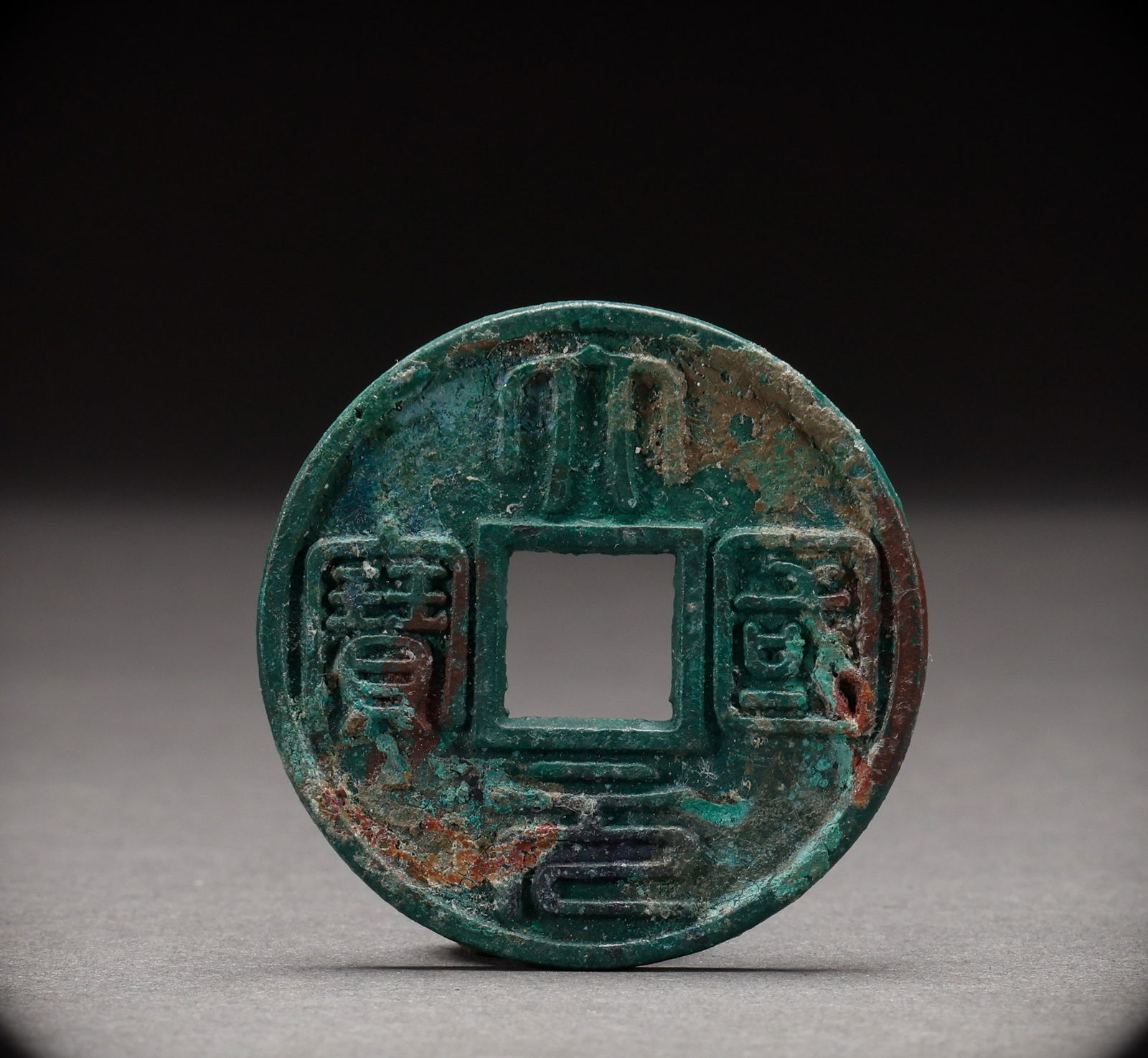 Ancient copper coins: Diameter: 4.9cm, Weight: 31g