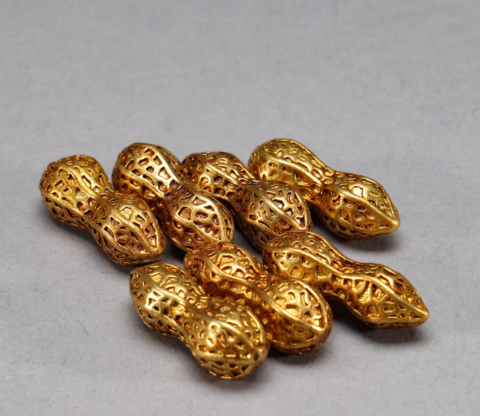 Qing Dynasty Copper Gilded Golden Flower Beans (7 pieces): Height: 3cm, width: 1.2cm, weight: 81g