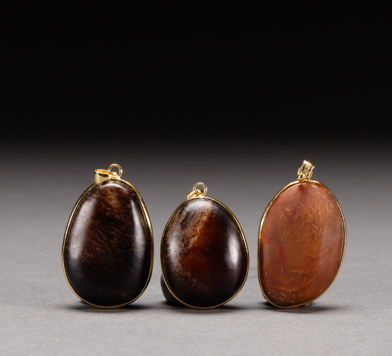 A group of original stone pendant of Hotan Jade in the Qing Dynasty (1 of 7)