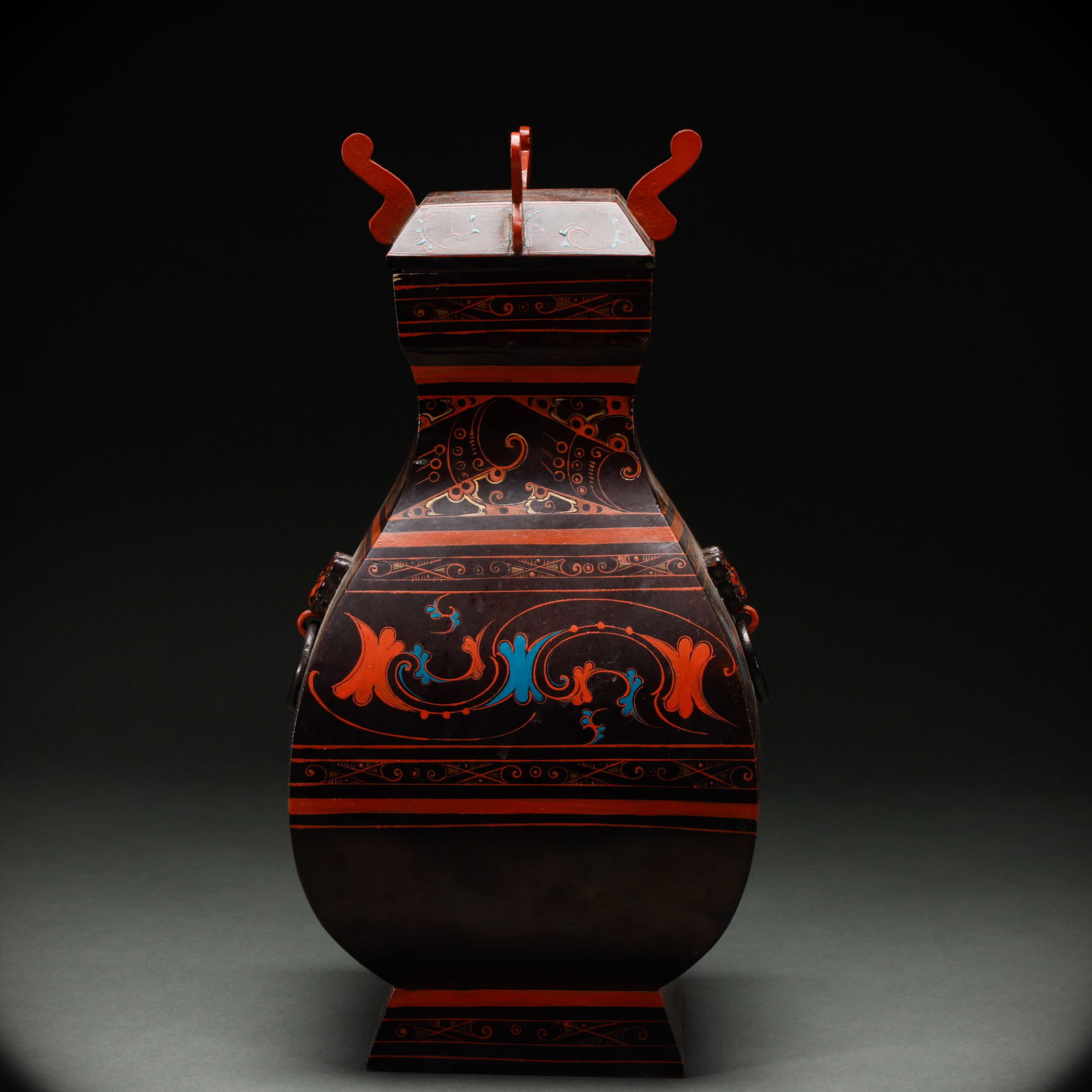 Before the Ming Dynasty, the Four Square Zun was painted with lacquer patterns: Height: 38cm, Width: 18.5cm, Weight: 823g