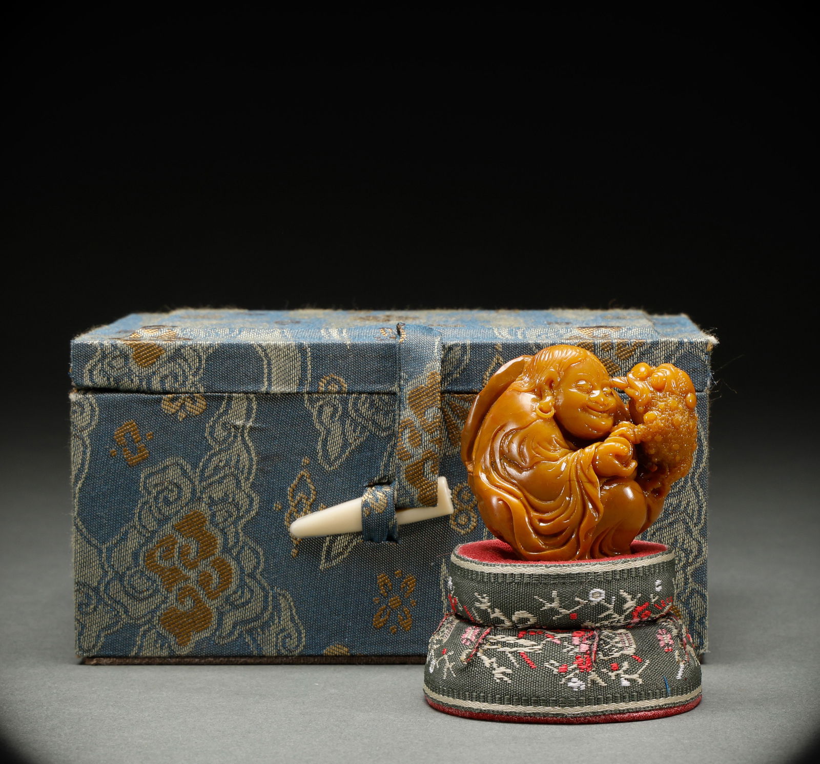 Qing Dynasty Shoushan Tian Huangshi Fisherman (1 of 7)