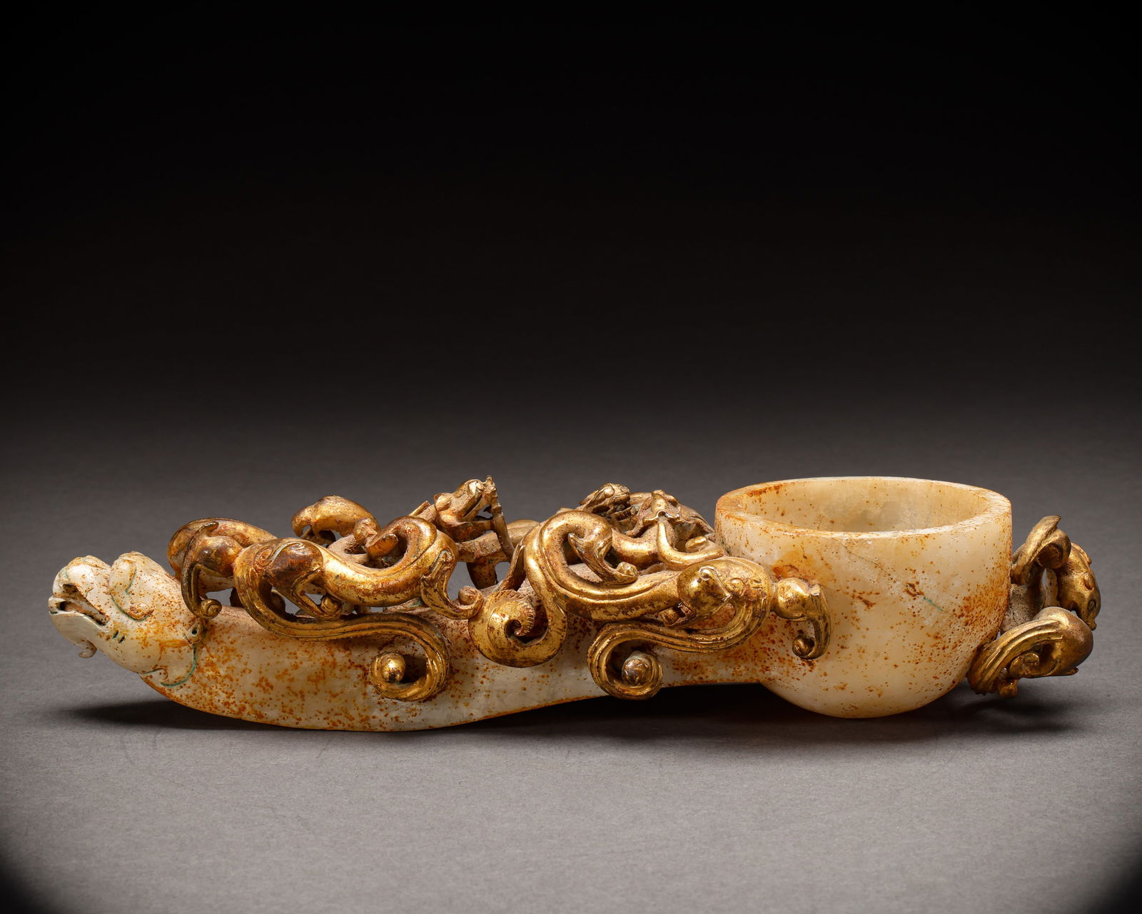 Before the Ming Dynasty, Hotan Jade was inlaid with copper and gilded spoon: Height: 5.5cm, Width: 16cm, Weight: 679g