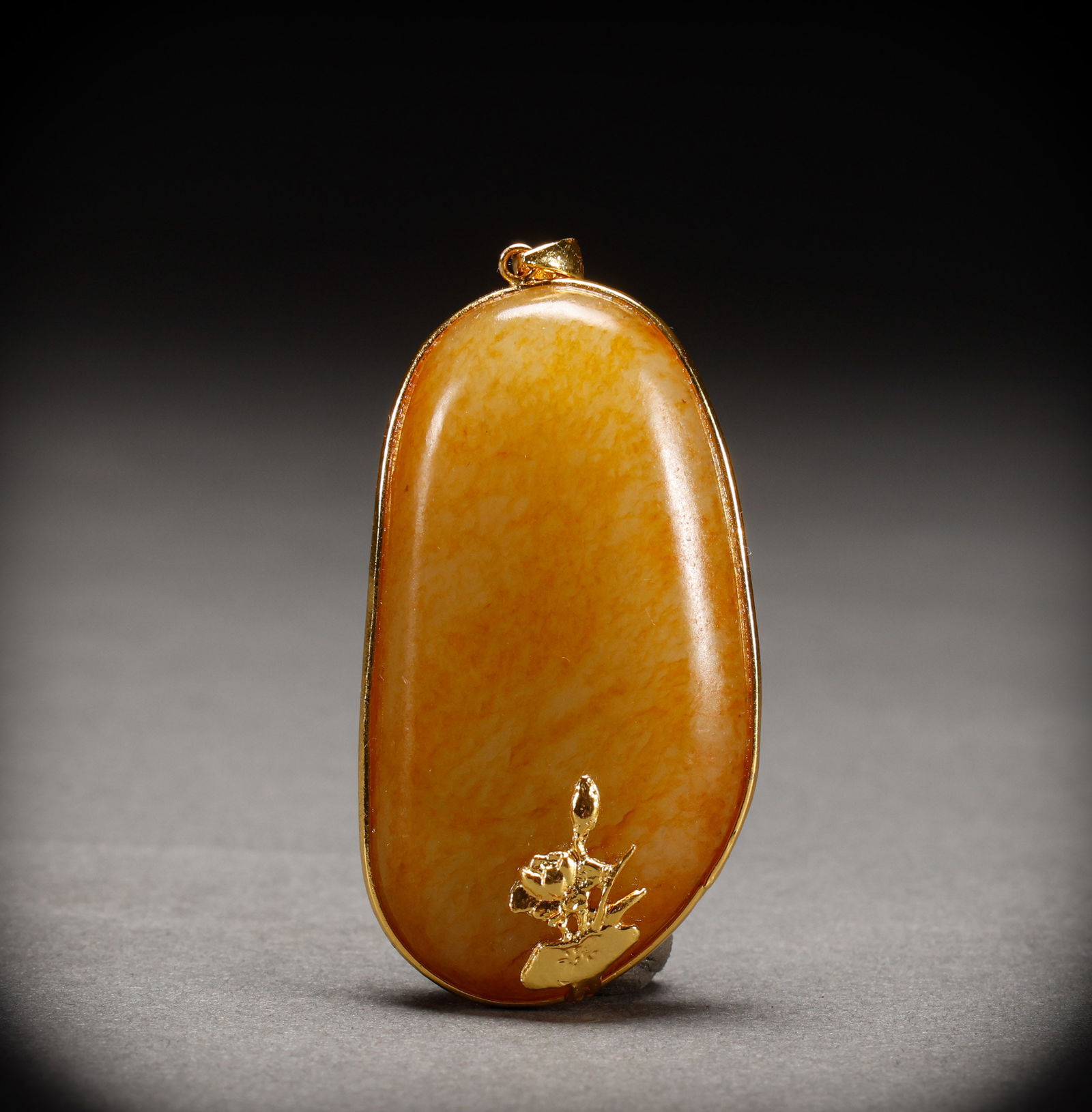 Qing Dynasty Hotan Jade original stone pendant: Height: 5.5cm, Width: 3cm, Weight: 44g