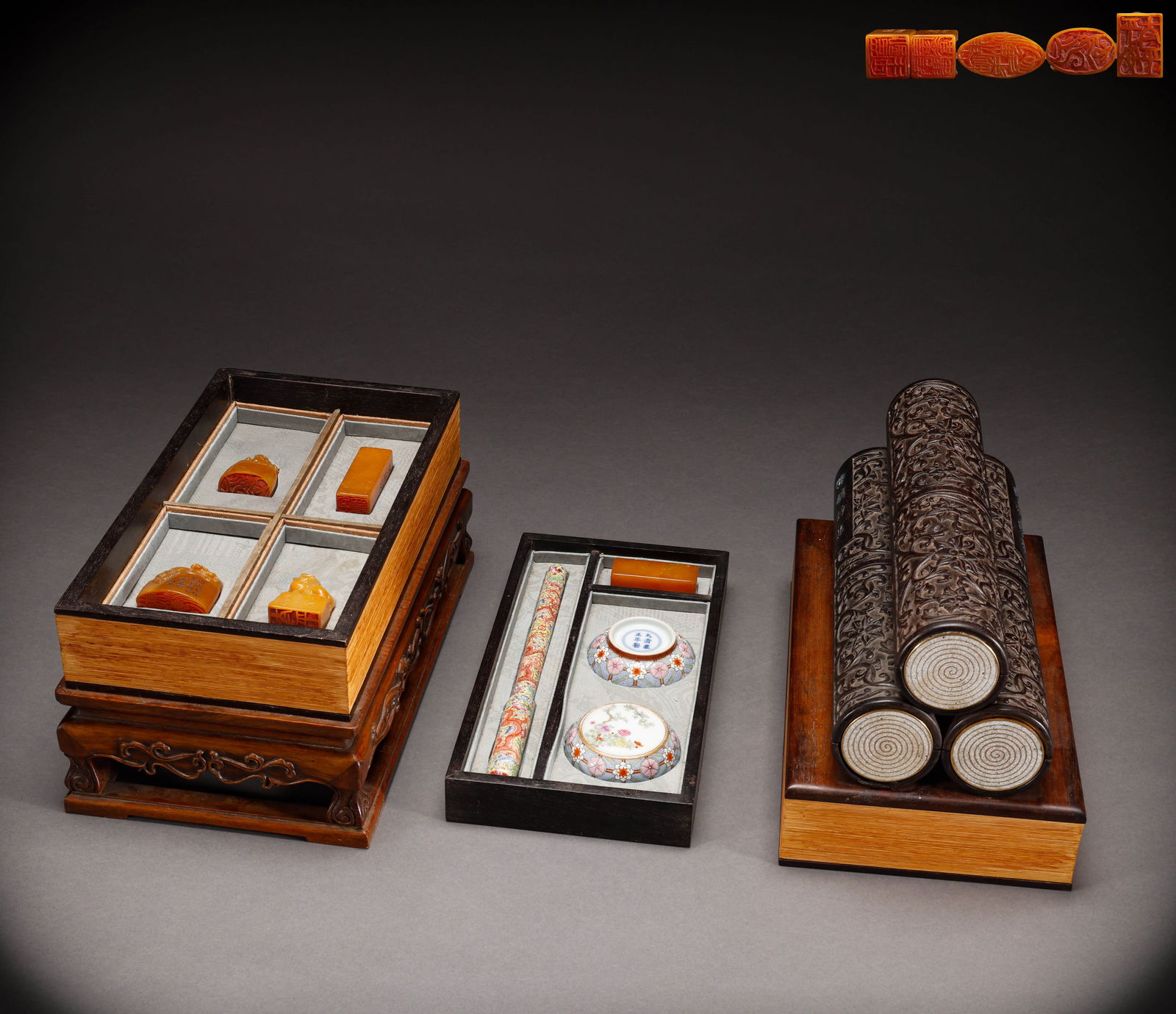 A box of Qing Dynasty Tian Huangshi pink porcelain stationery pieces: Height: 6.3cm, Width: 2.4cm,Length: 24cm, Width: 1.7cm, Weight: 464g