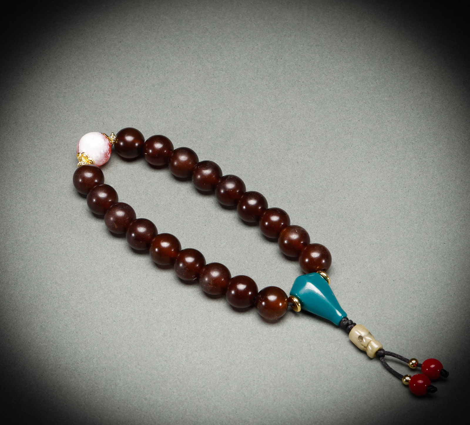 Qing Dynasty wine red agate bracelet (1 of 6)