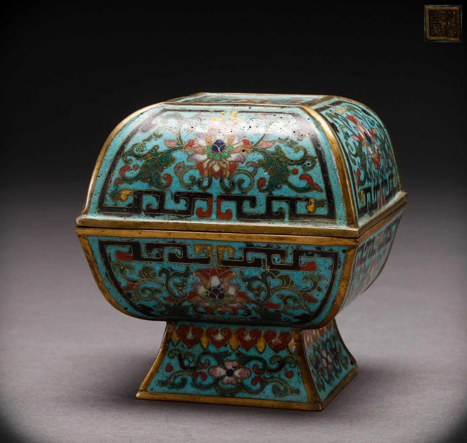 Qing Dynasty copper cloisonn é lid box (1 of 8)