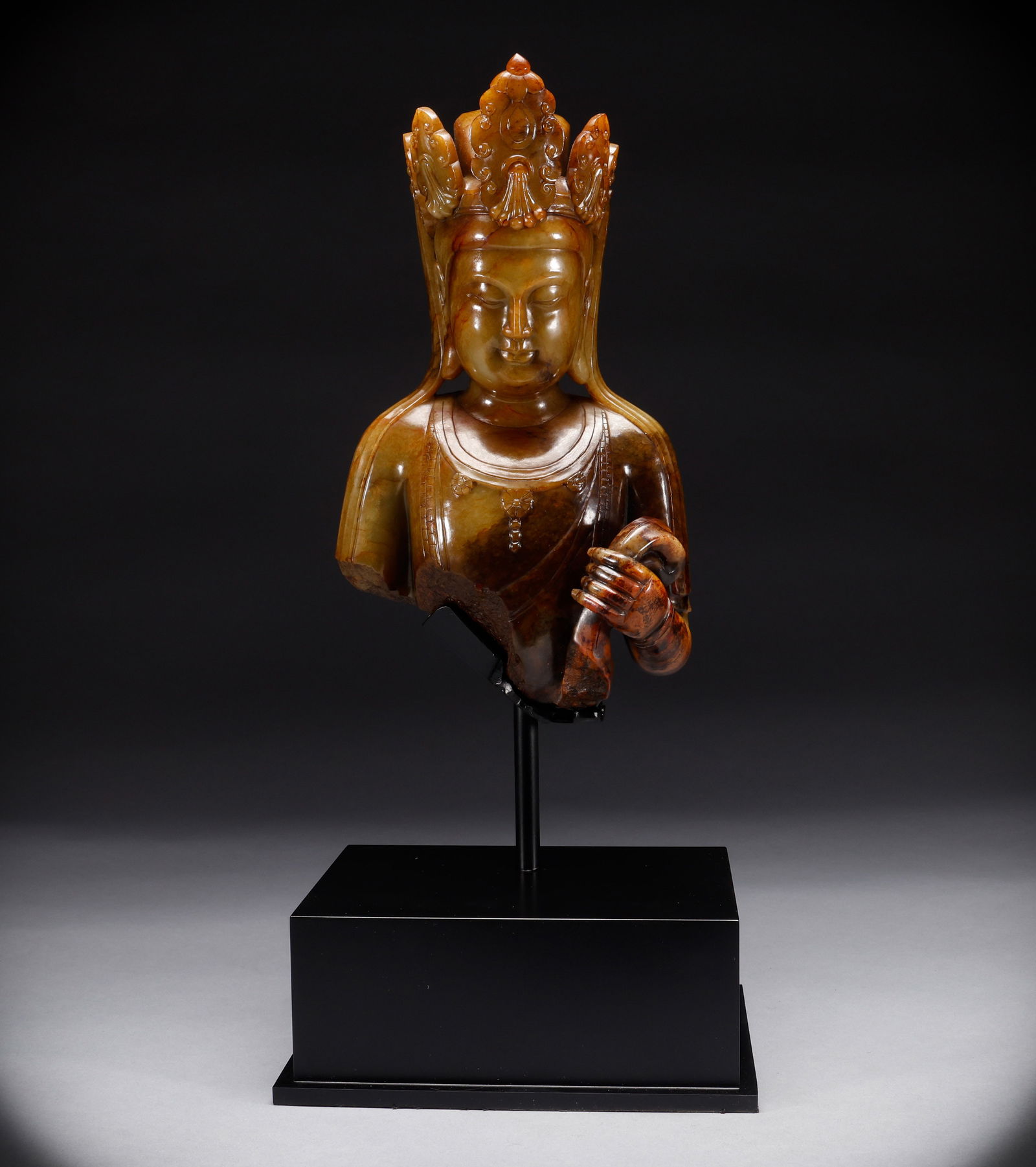 Hotan Jade Avalokitesvara before the Ming Dynasty: Height: 32cm, Width: 17cm, Weight: 5176g