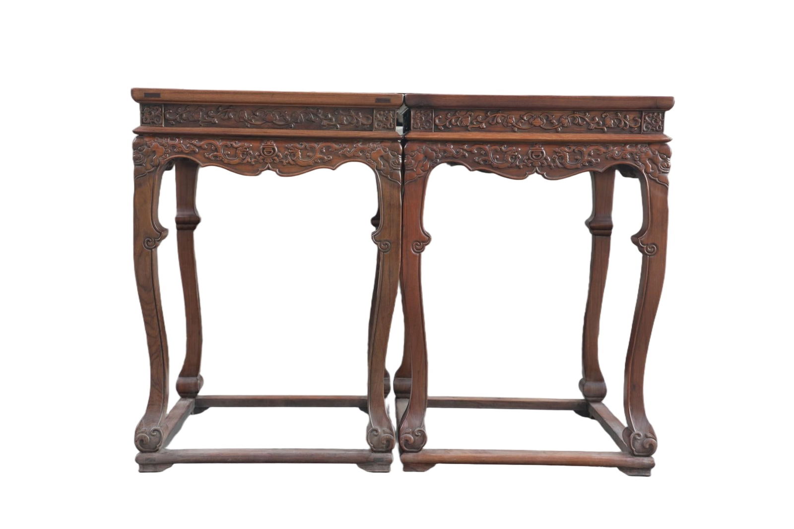 During the Qing Dynasty, Huanghua pear carved dragon patterns were paired with several flowers (1 of 6)