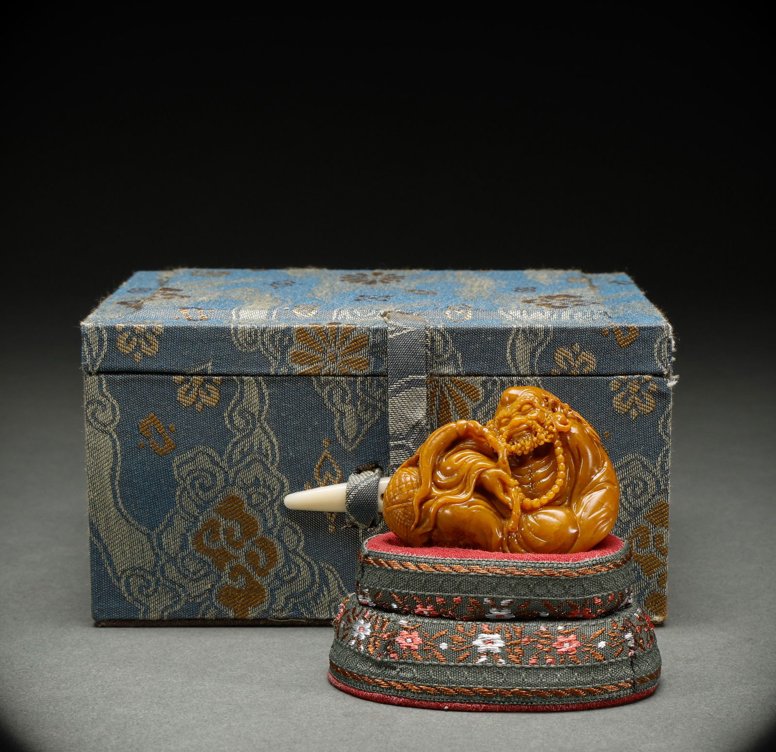 Qing Dynasty Shoushan Tian Huangshi Liu Hai Opera Golden Cicada: Height: 5cm, Width: 5cm, Weight: 82g