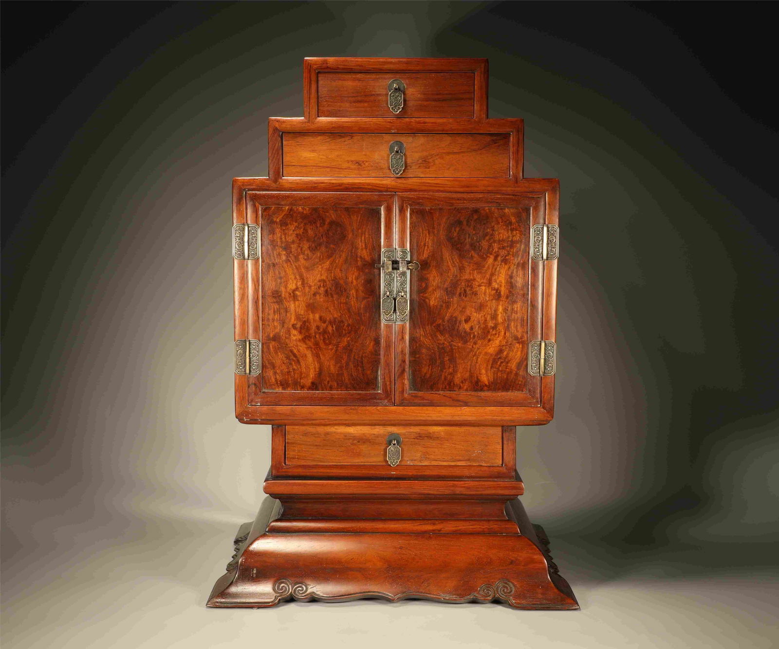 Huanghua Pear Cabinet in Qing Dynasty: Length: 47cm, Width: 34cm, Height: 69cm,