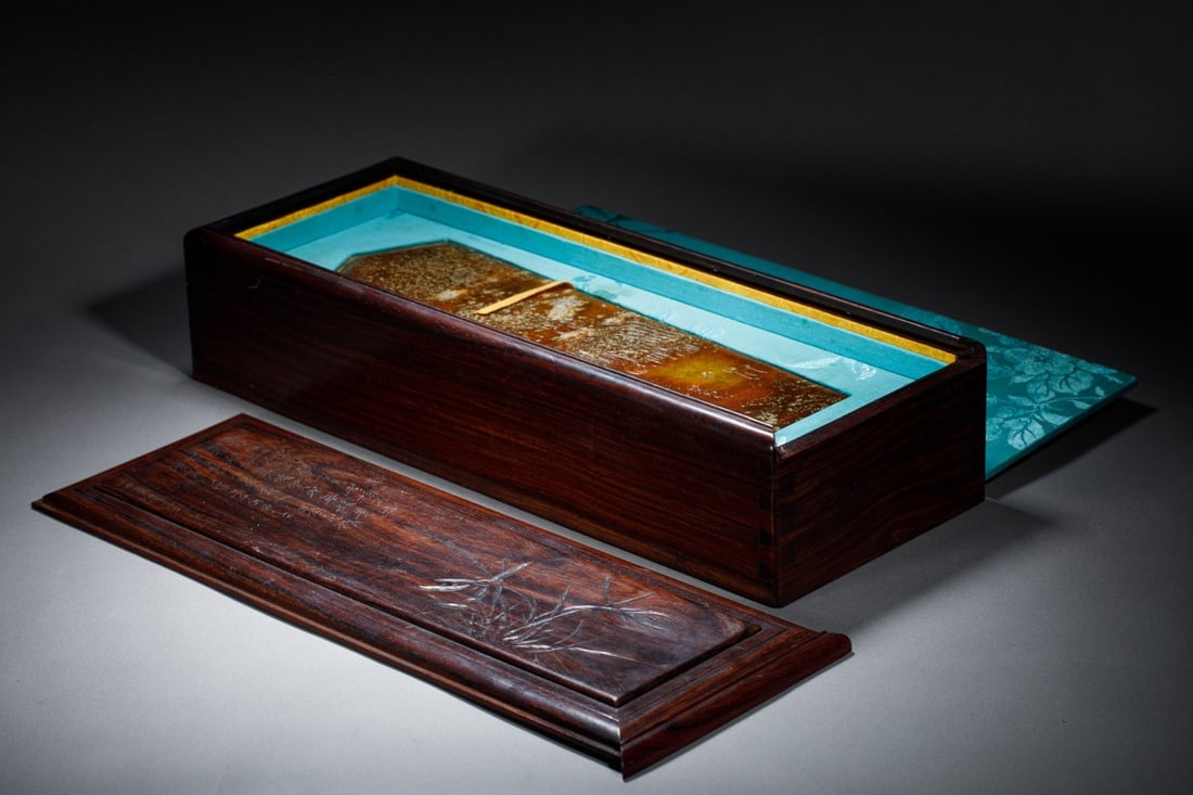 He Tian Yugui before the Ming Dynasty: Height: 30.2cm, Width: 9cm, Weight: 470g