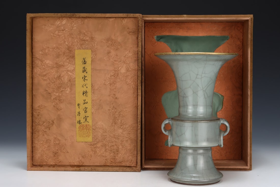 Before the Ming Dynasty, the official kiln had two ear statues: Height: 22.2cm, Width: 14.5cm,