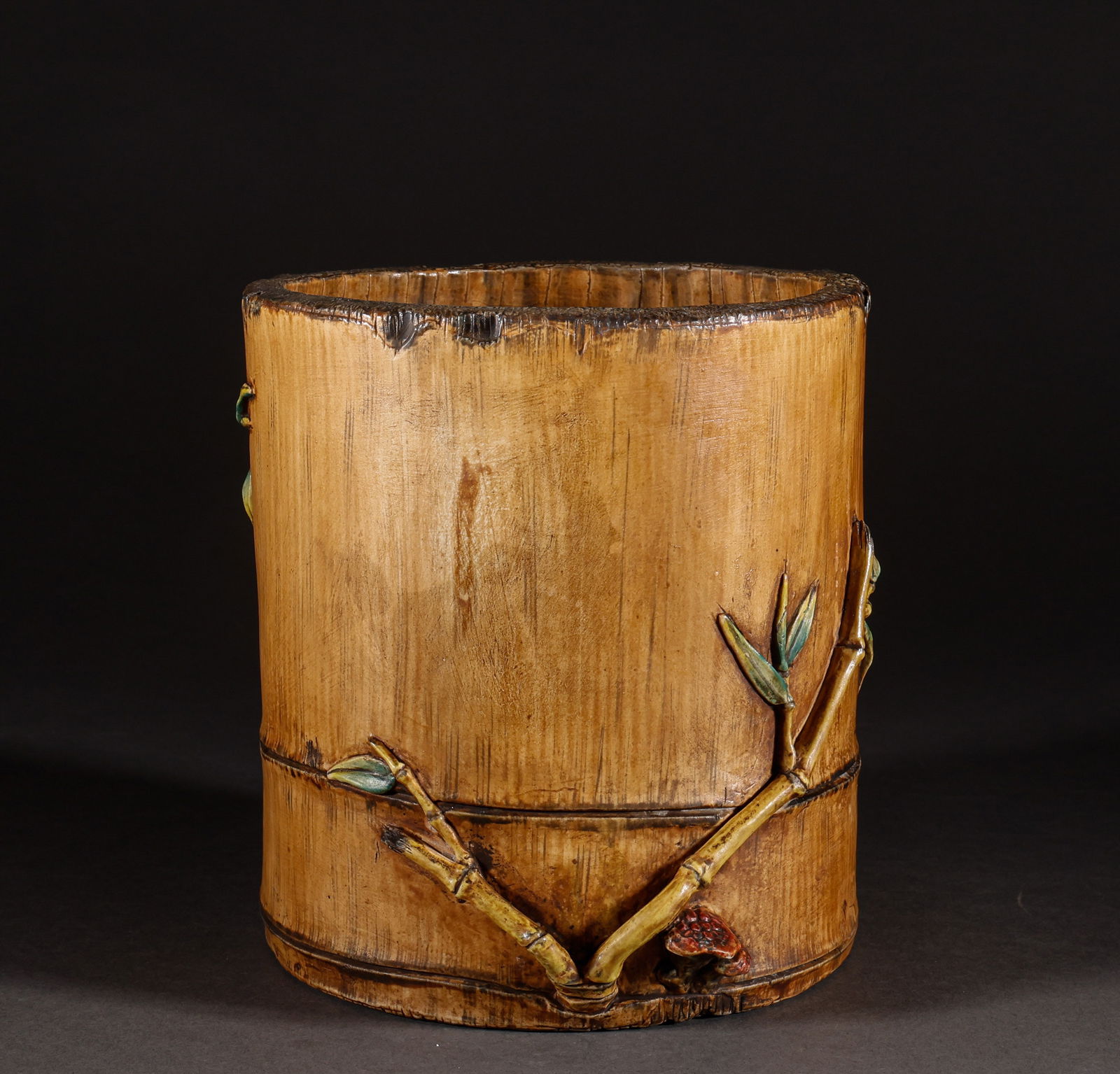 Qing Dynasty biomimetic porcelain pen holder (1 of 8)