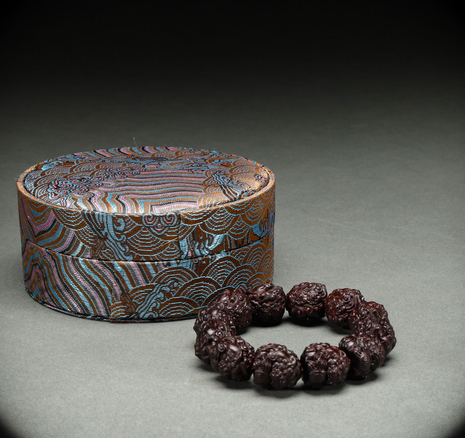 Qing Dynasty rosewood bracelets (1 of 7)