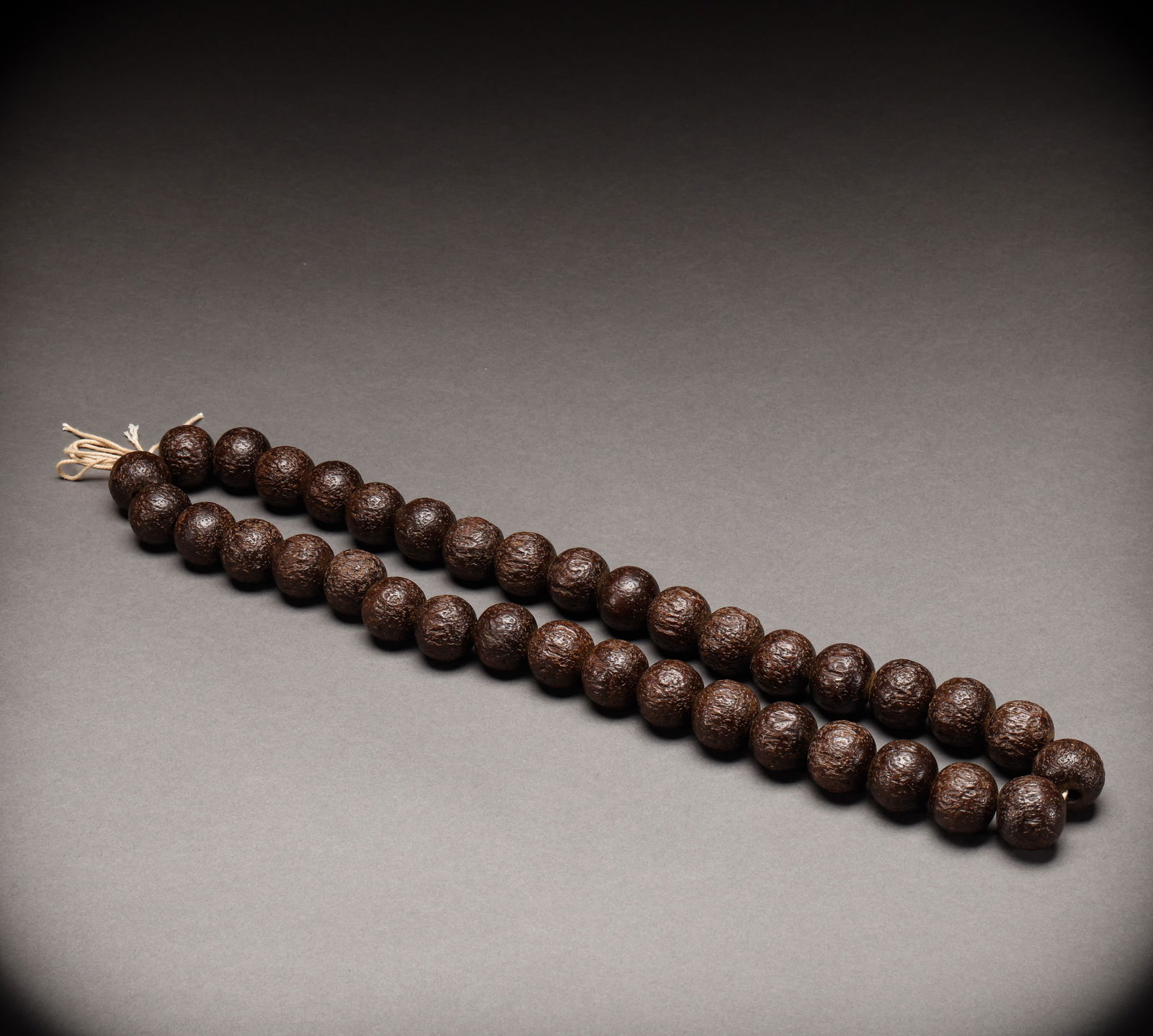 18 seeds of agarwood from the Qing Dynasty: Diameter: 2.8cm, Weight: 324g