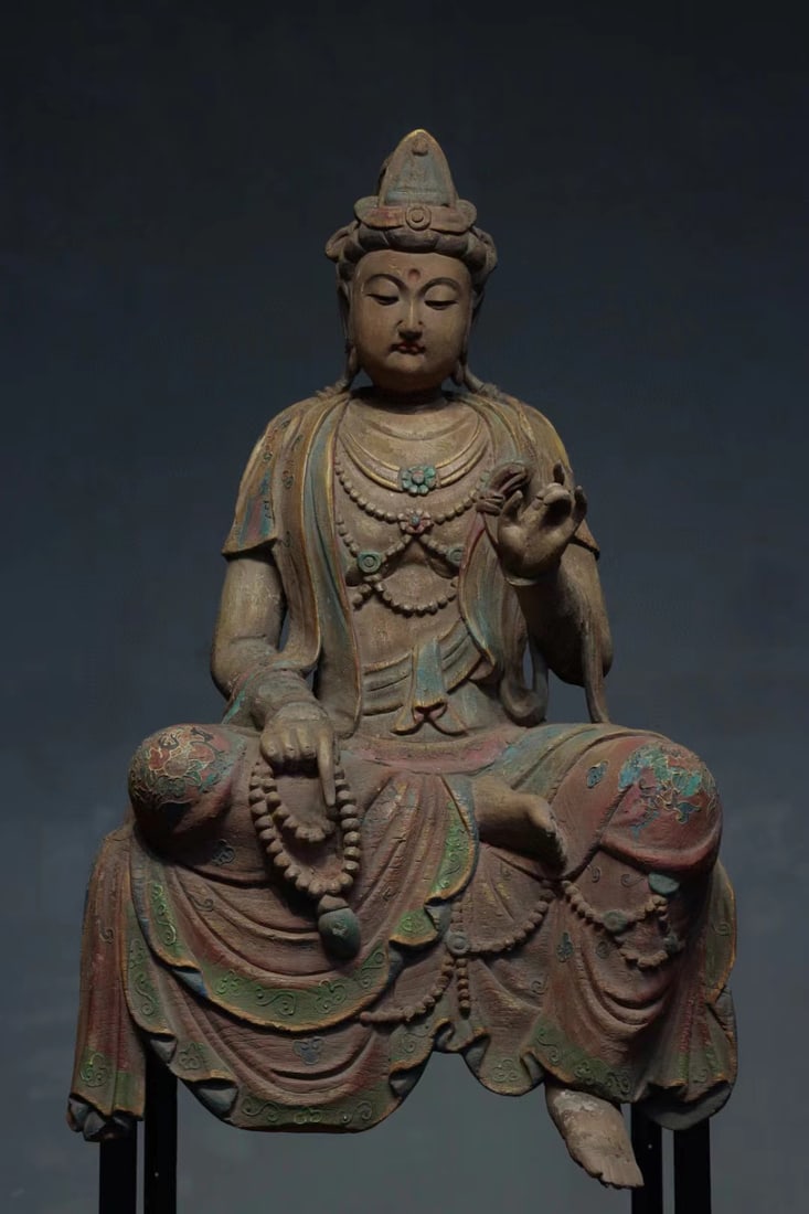 Before the Ming Dynasty, wooden painted golden Guanyin statues were created (1 of 9)
