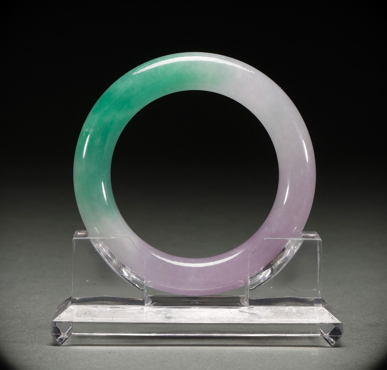 Qing Dynasty Jade Bracelet: Diameter: 5.5cm, Weight: 93g