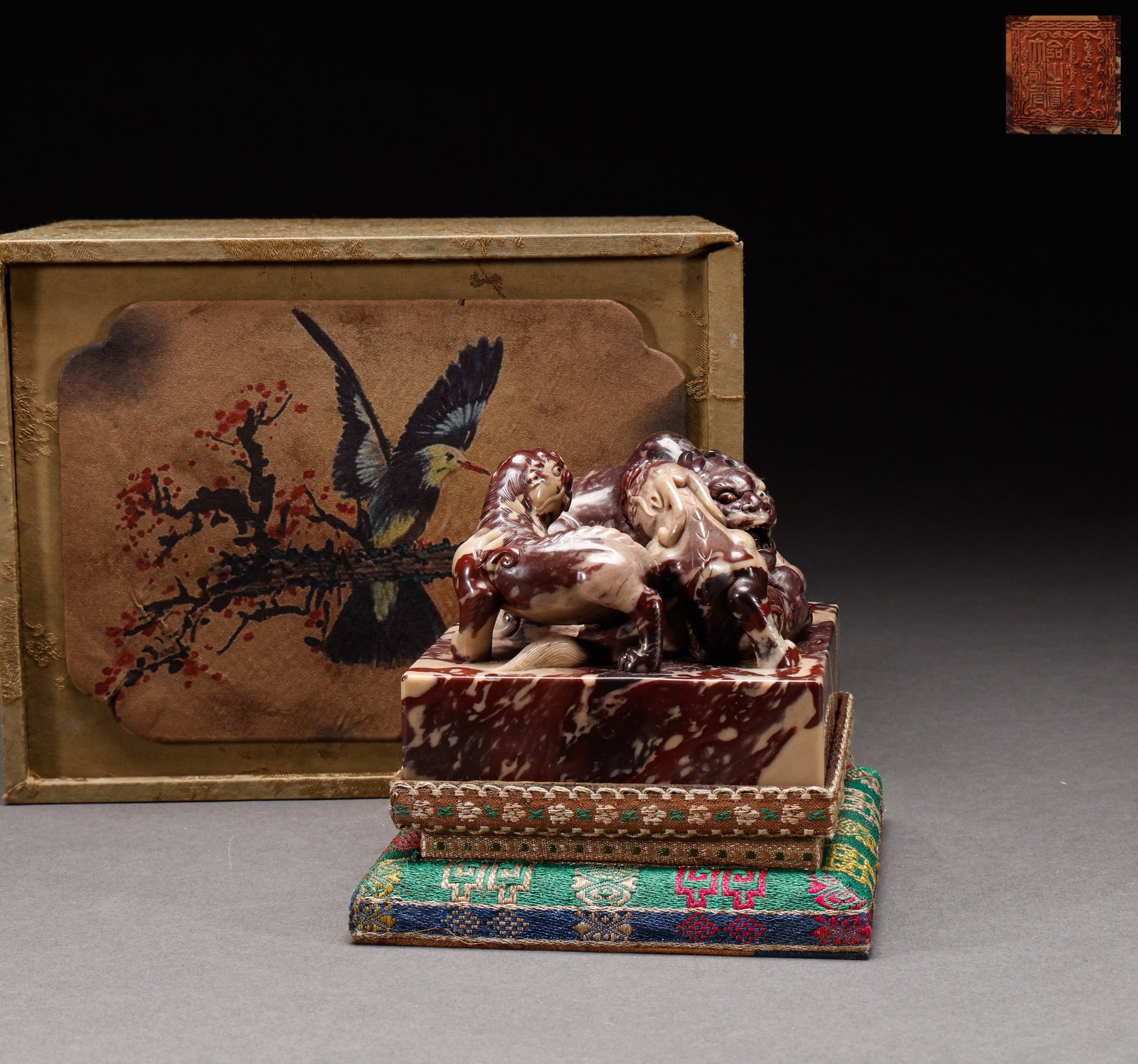 Qing Dynasty Shoushan Stone Beast Button Seal: Height: 8cm, width: 10cm, weight: 1114g