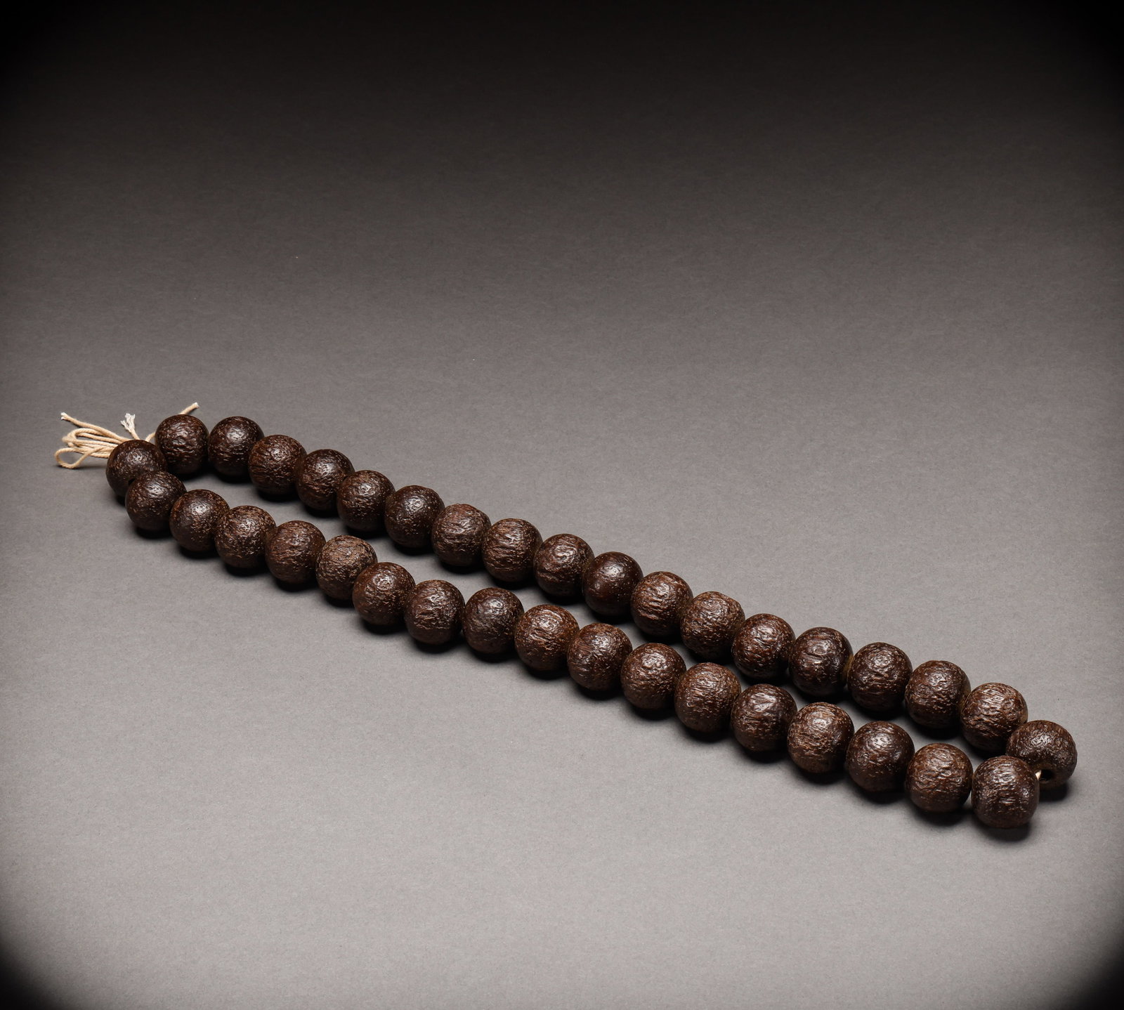 18 seeds of agarwood from the Qing Dynasty: Diameter: 2.8cm, Weight: 324g
