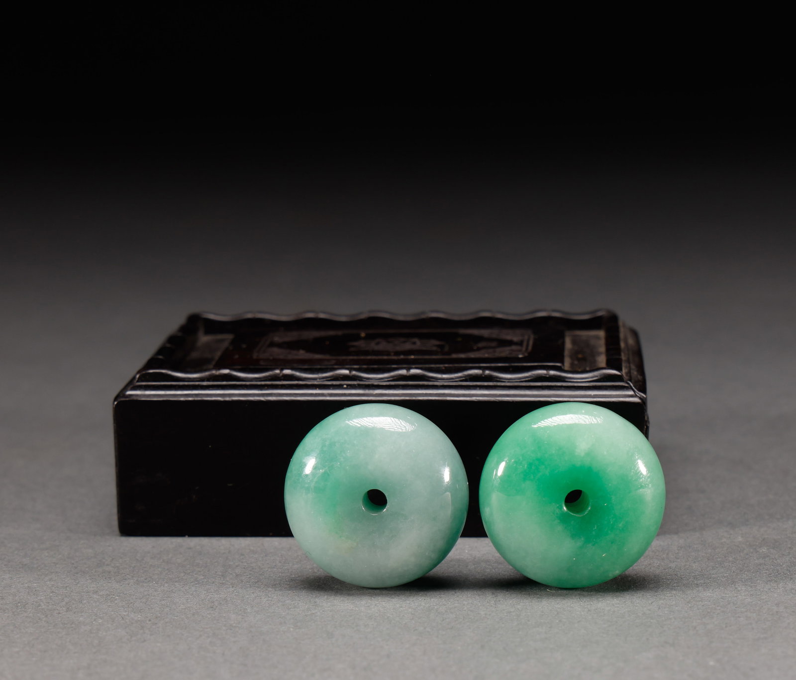 Qing Dynasty jade safety buckle: Height: 2.7cm, width: 1.5cm, weight: 34g