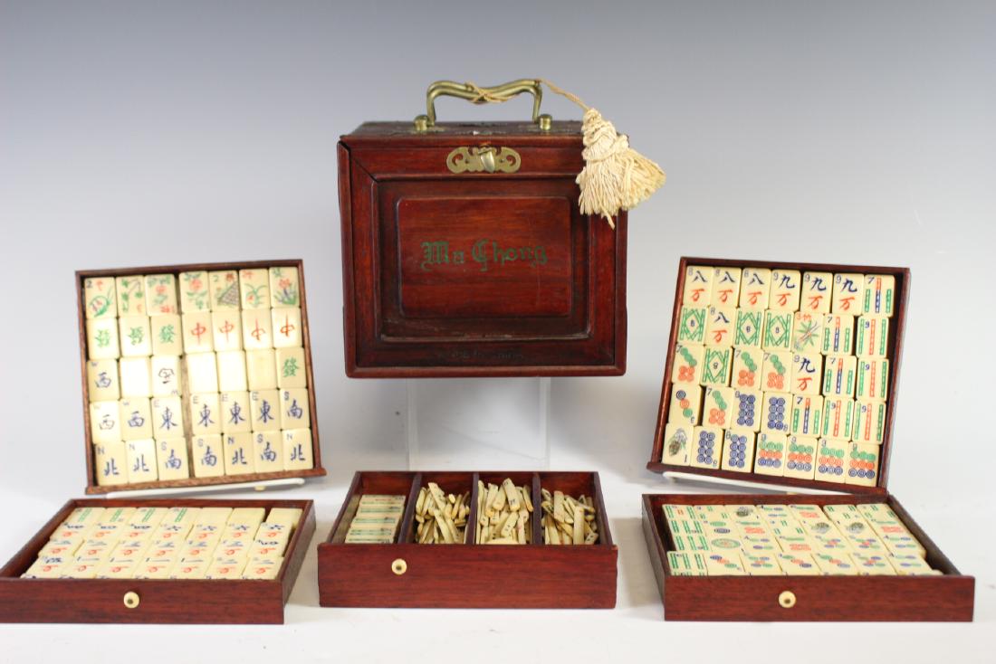 Chinese Mah Jong Set: First quarter 20th century Chinese Mah Jong Box set including; 147 playing pieces and 147 counting pieces. In good age appropriate condition, see photos.