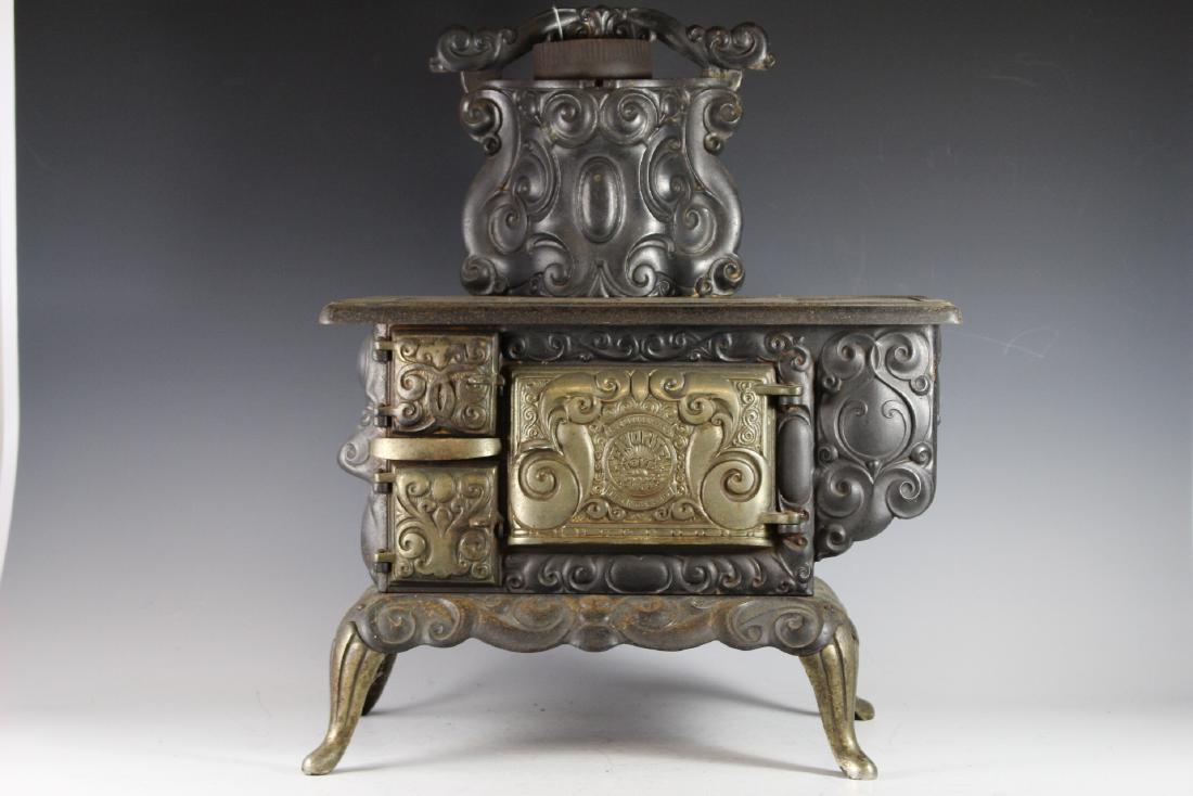 Favorite Stove a& Range Co. Cast Iron Salesman Stove: Rare salesman cast iron working stove by "Favorite Stove and Range Co." Ohio. Approx. 23"t x 19"w x 11"d. In good age appropriate condition, see photos.