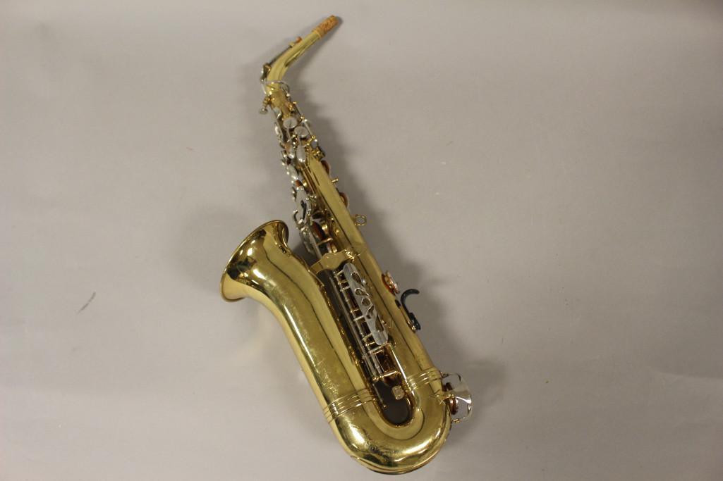 Vintage VITO Brass Saxophone w Case: VINTAGE VITO E-FLAT ALTO SAXOPHONE with case and serial number 711384. Used with scuffs and scratches as shown.