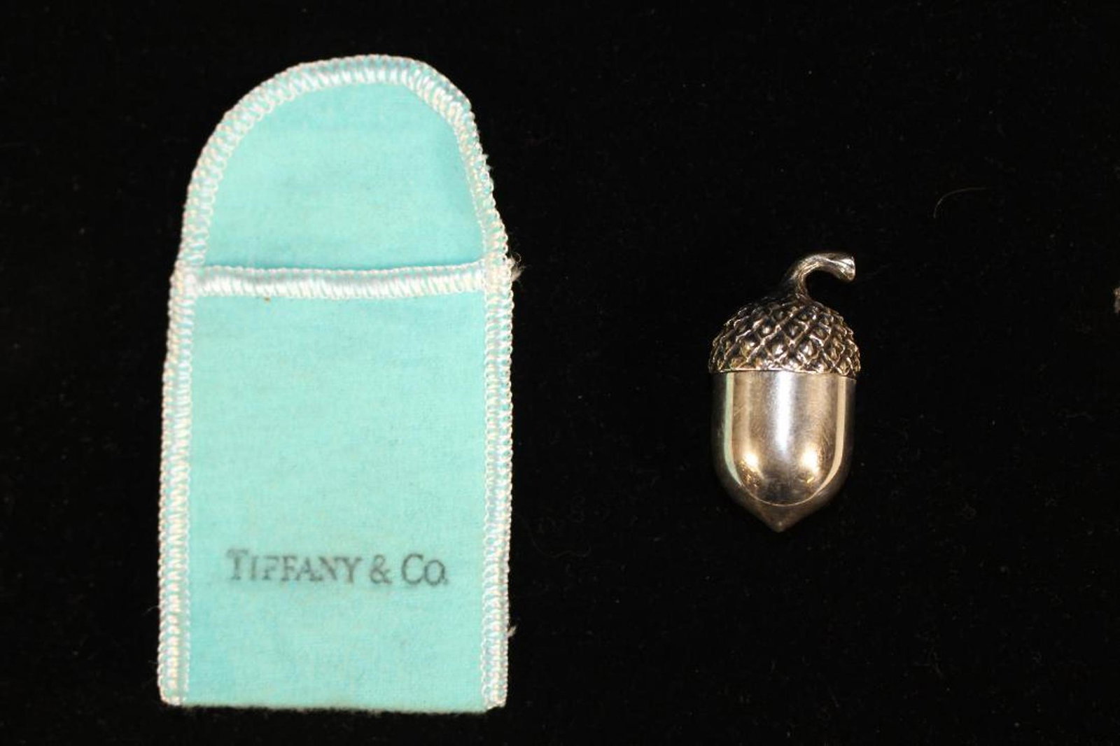 Rare Vintage Tiffany & Co. Sterling Silver Acorn: Rare Vintage Tiffany & Co. Sterling Silver Acorn Pill Box with Tiffany Felt Storage Pouch. Measures: 42mm (1-5/8") x 22mm (7/8") in diameter.