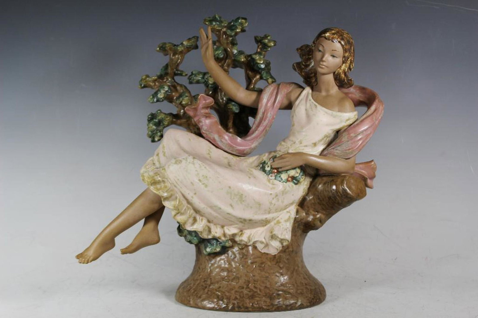 Day Dream Flora Lladro, Large Retired: Large Lladro of Lady Love in pink dress relaxing in summer breeze resting on tree, 'DAY DREAM FLORA', H 16", W 16", #2062:A .Ê 17" wide by 8" deep and 16" tall. Excellent condition with no chips, cra