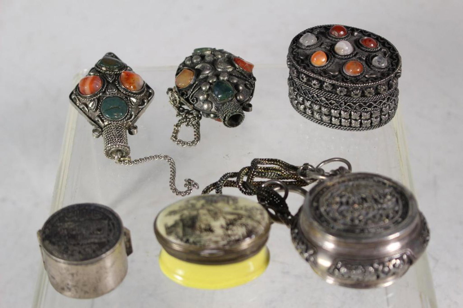 Jeweled Trinket Pill Boxes and Perfume Bottles: Collection of 4 trinket or pill boxes and 2 jeweled perfume or snuff bottles