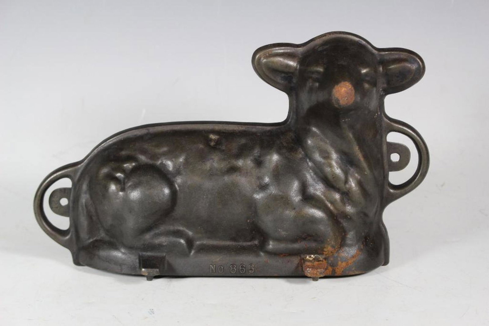 Griswold Cast Iron Lamb Mold #866: Griswold Lamb Cake Mold. Catalog/Part No: 866. MEASUREMENTS: 12-1/4" long.ÃŠÃŠ Some losses on nose and right lower corner as shown, see photos.