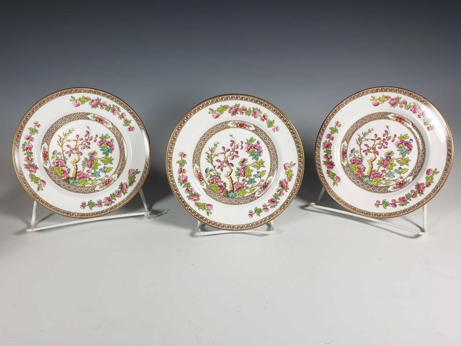 Set of 12 Copeland Spode India Tree Bread Plates: Copeland Spode "India Tree" Set of 12 Bread Plates. Approx. 6 1/4" wide. All in good age appropriate condition with light signs of use, see photos.